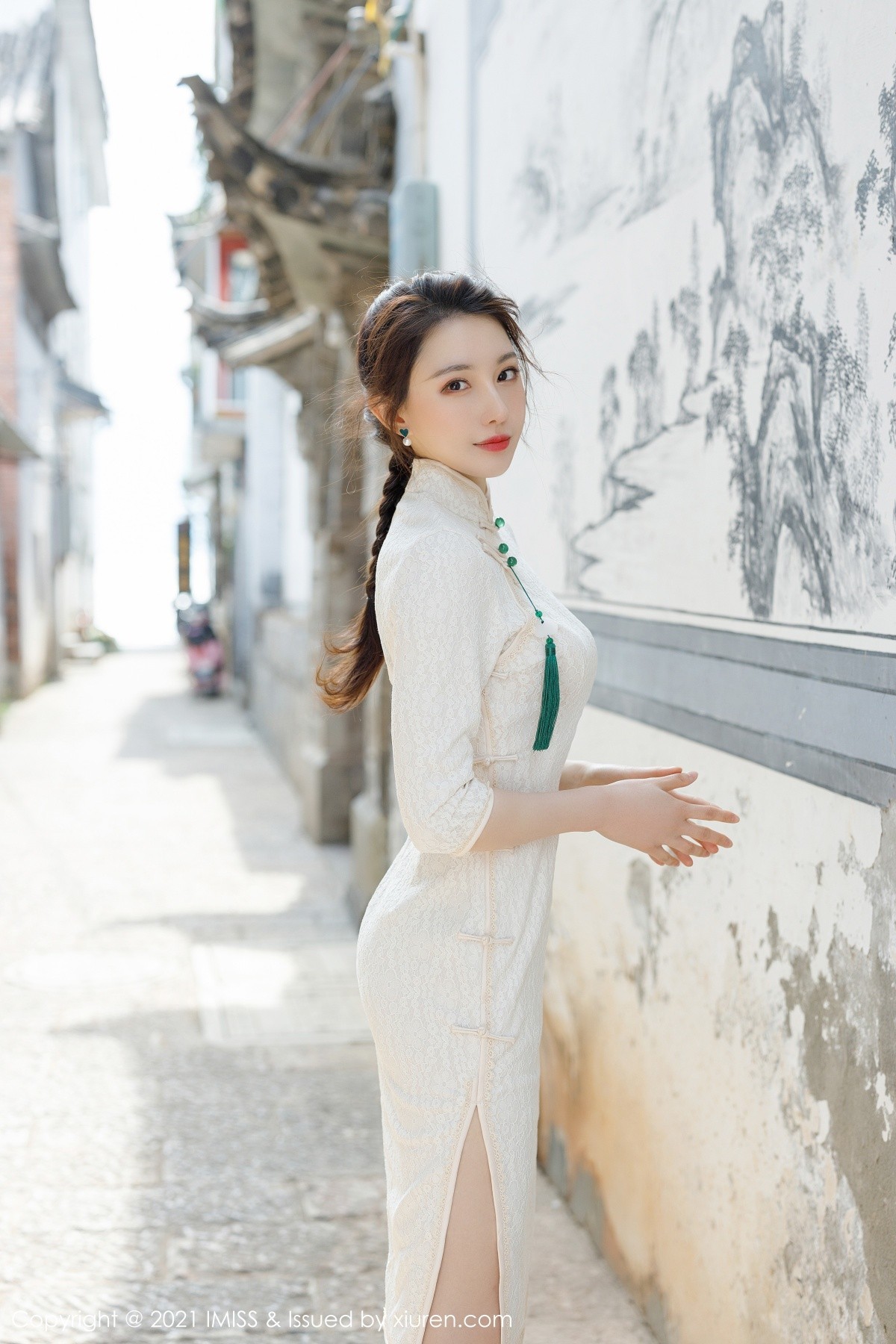 jpxgmn.cc[IMISS爱蜜社]Vol.586_气质女神Lynn刘奕宁户外街拍系列+私房薄纱裙秀美腿诱惑写真38P