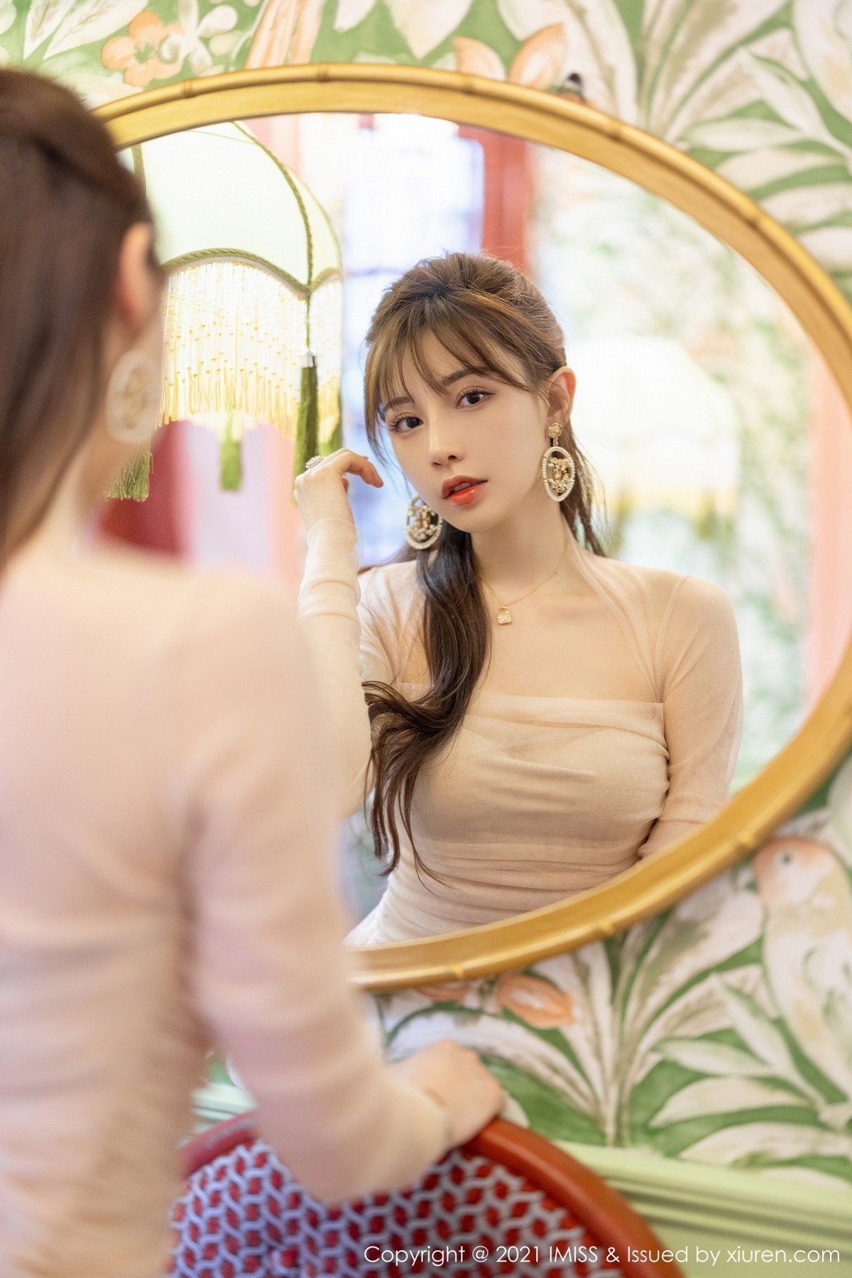 jpxgmn.cc[IMISS爱蜜社]Vol.586_气质女神Lynn刘奕宁户外街拍系列+私房薄纱裙秀美腿诱惑写真38P