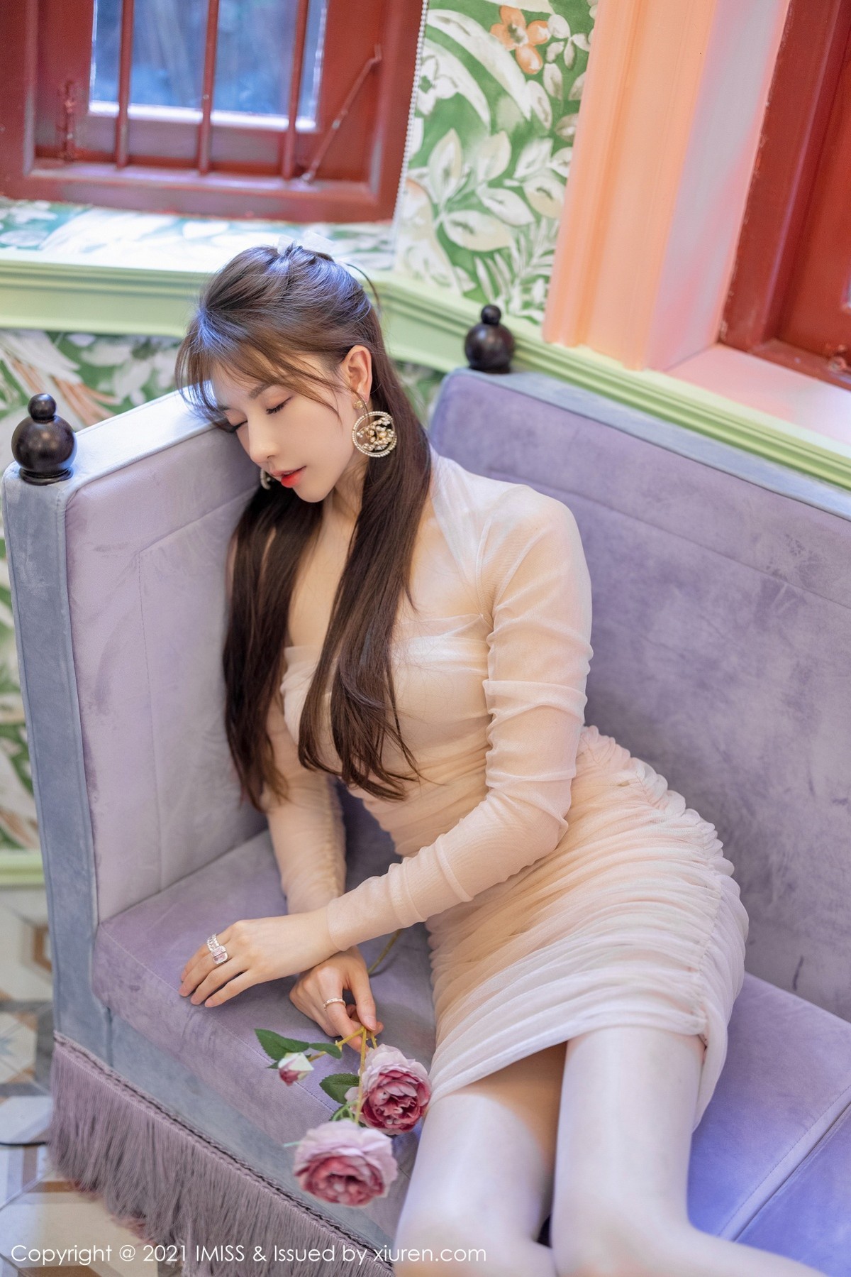 jpxgmn.cc[IMISS爱蜜社]Vol.586_气质女神Lynn刘奕宁户外街拍系列+私房薄纱裙秀美腿诱惑写真38P