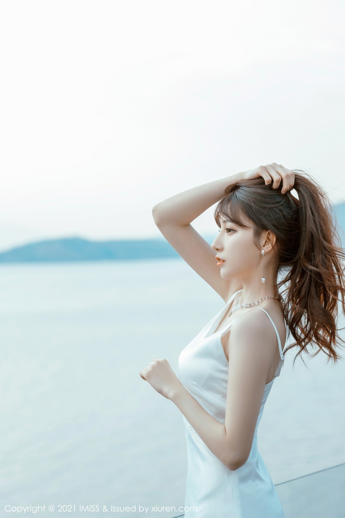 jpxgmn.cc[IMISS爱蜜社]Vol.586_气质女神Lynn刘奕宁户外街拍系列+私房薄纱裙秀美腿诱惑写真38P
