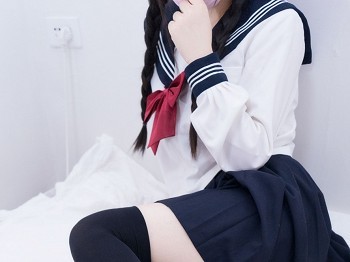 Vol.401_水手服学妹私人黑色短裙下性感黑色腿袜秀白皙美腿骚扰写真30P