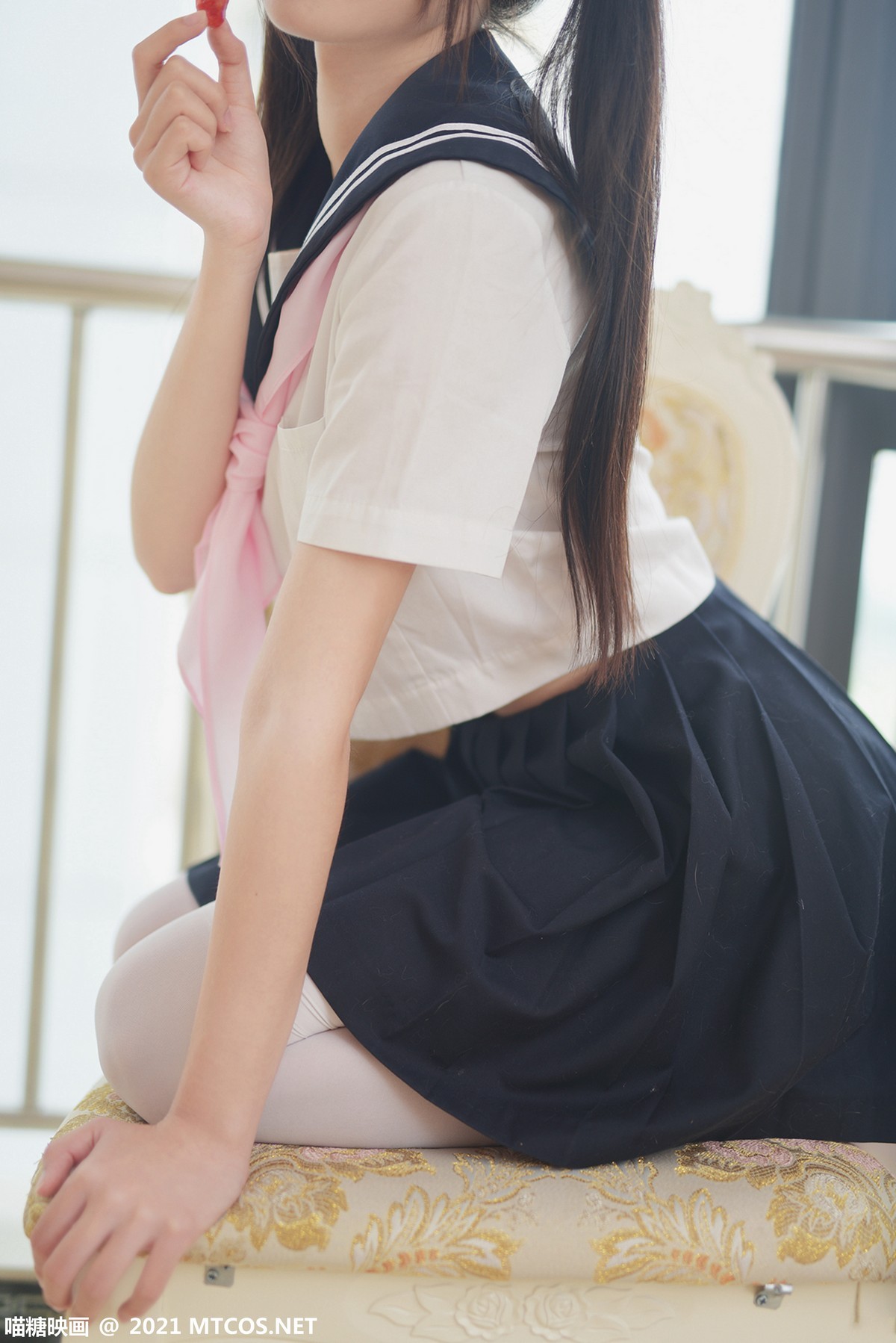jpxgmn.cc[喵糖映画]Vol.402_粉嫩JK学妹私房性感百褶裙下白色腿袜秀美腿迷人诱惑写真47P