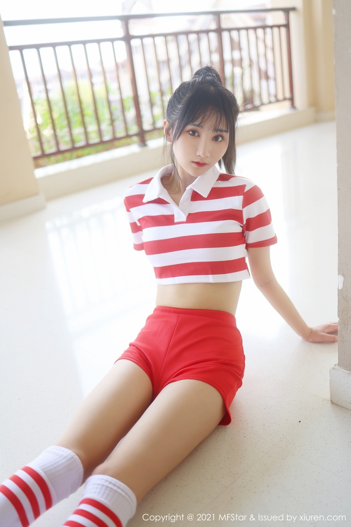jpxgmn.cc[MFStar模范学院]Vol.489_嫩模小果冻儿丽江旅拍户外性感运动装半脱露翘臀诱惑写真49P
