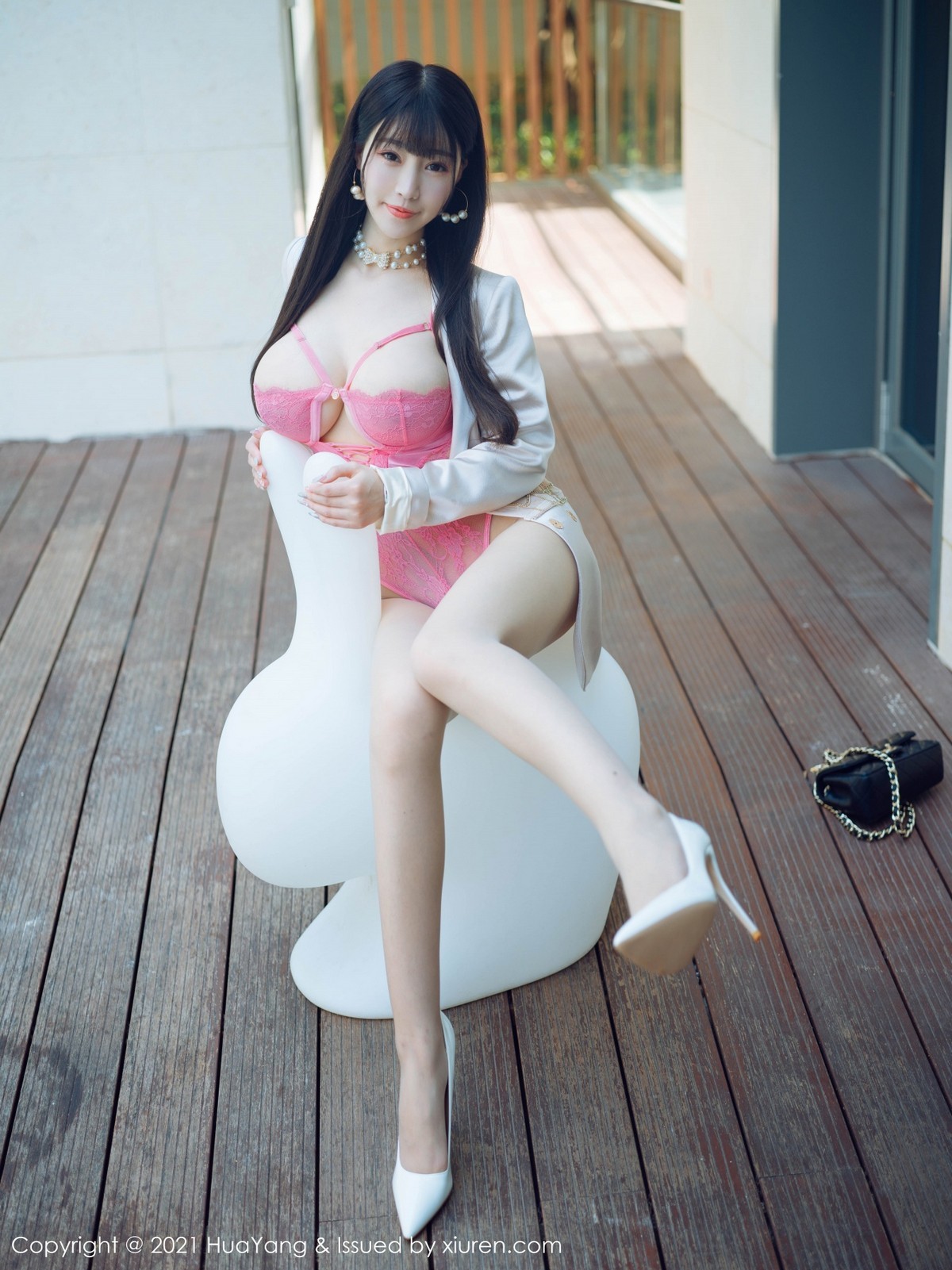 jpxgmn.cc[HuaYang花漾]Vol.396_女神朱可儿Flower三亚旅拍粉色镂空服饰秀丰满身材诱惑写真54P