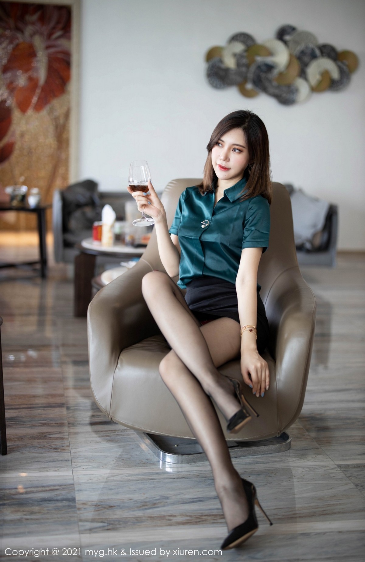 jpxgmn.cc[MyGirl美媛馆]Vol.516_女神绮里嘉Carina职场衬衫OL主题性感内衣配开档黑丝诱惑写真42P