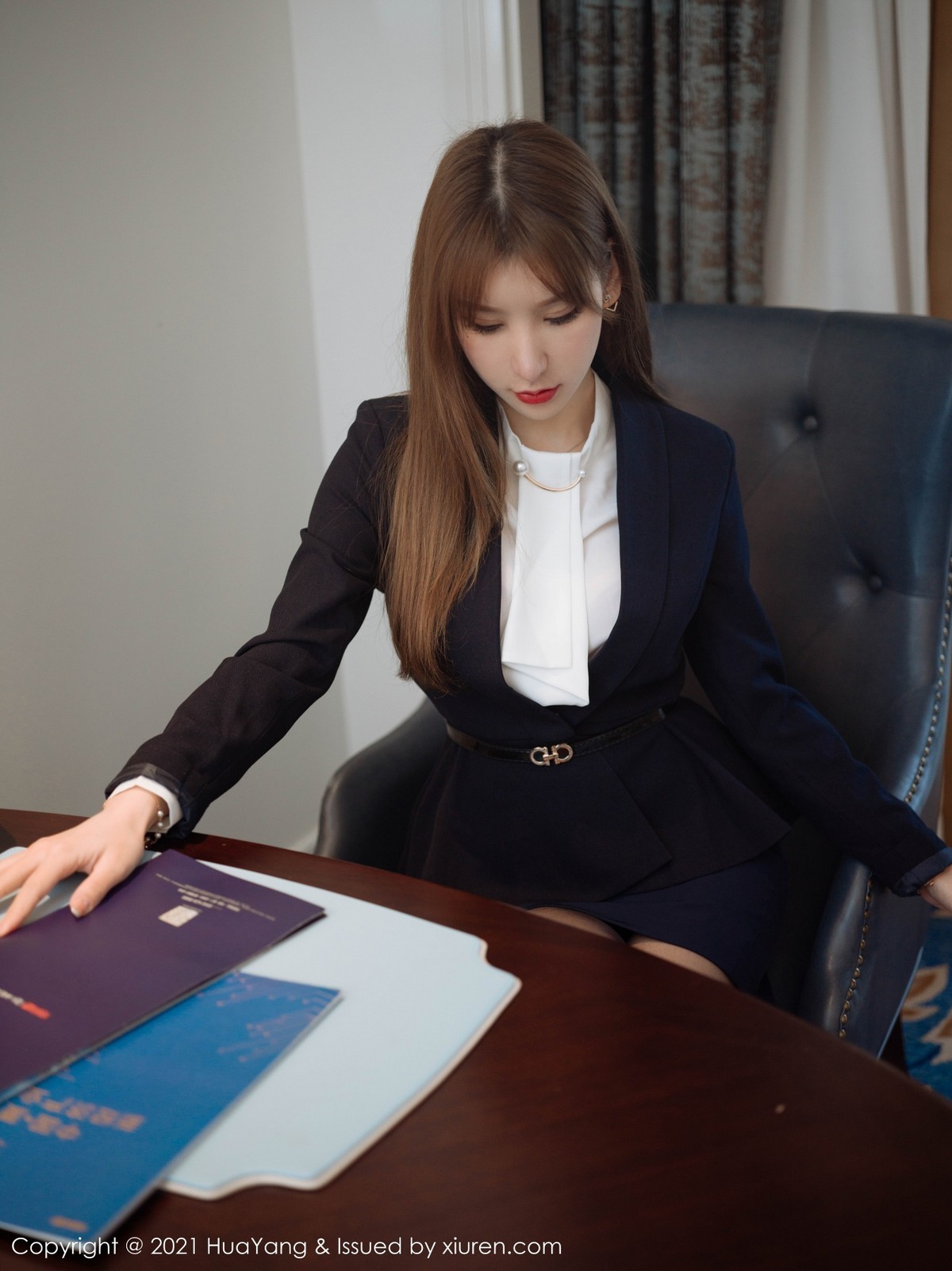 jpxgmn.cc[HuaYang花漾]Vol.397_女神周于希Sandy厦门旅拍私房白色浴袍半脱秀豪乳诱惑写真75P