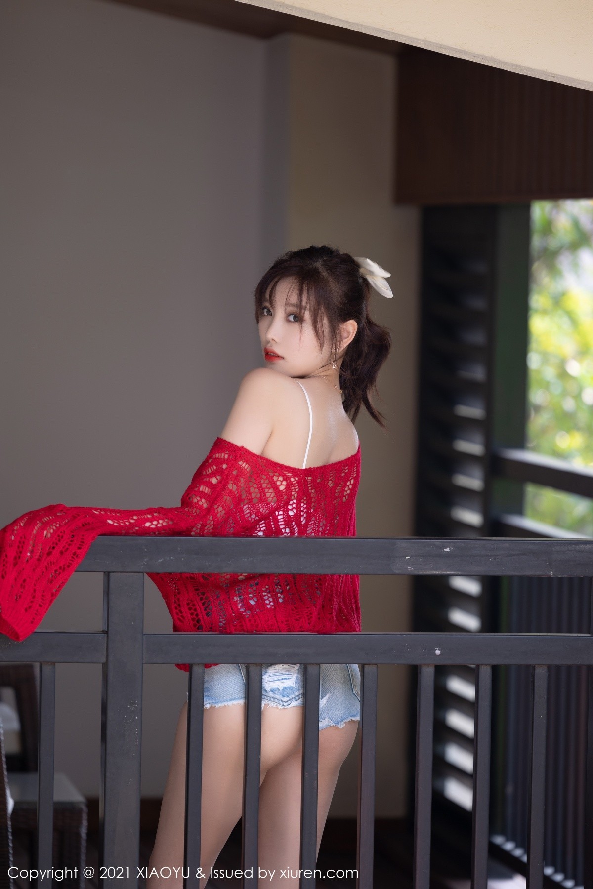 jpxgmn.cc[XiaoYu画语界]Vol.520_女神杨晨晨sugar西双版纳旅拍性感内衣配丁字裤秀翘臀诱惑写真70P