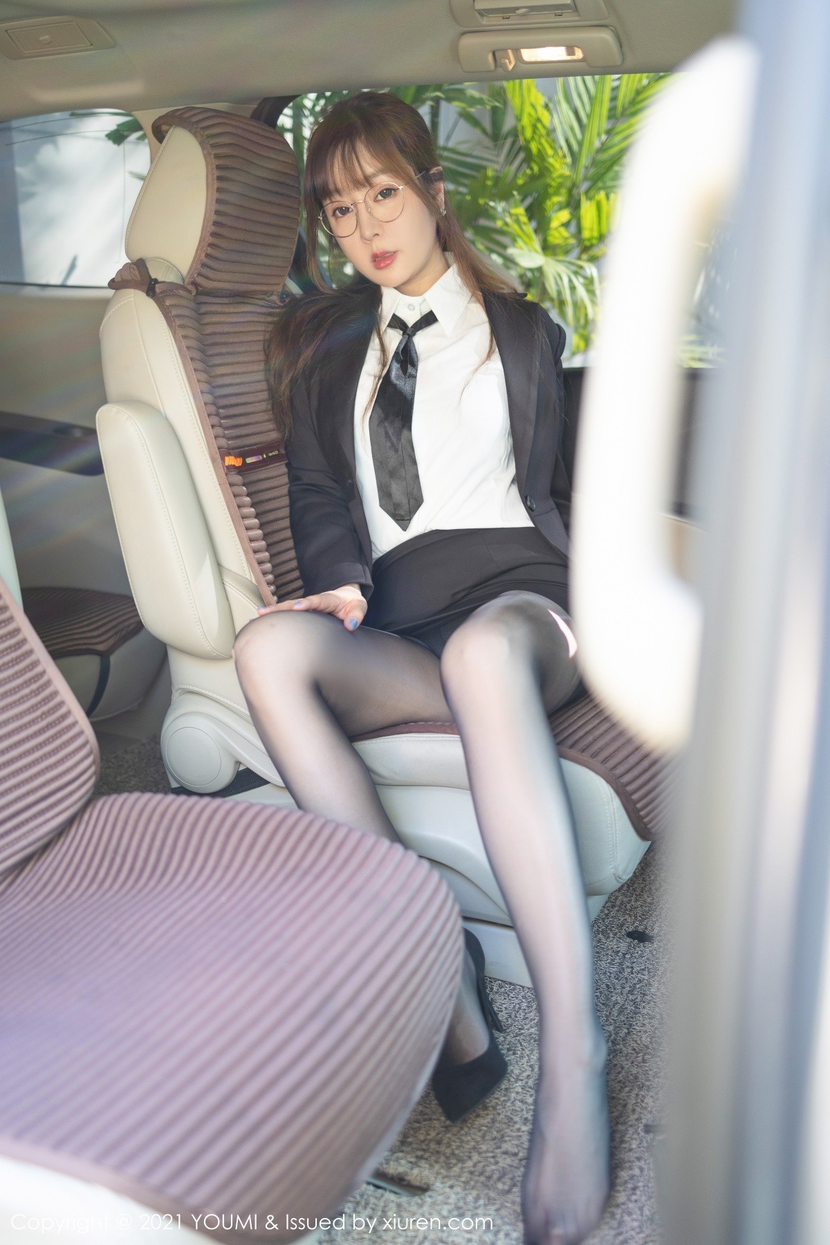 jpxgmn.cc[YouMi尤蜜荟]Vol.636_女神王雨纯三亚旅拍时尚车拍性感内衣秀丰满身材诱惑写真95P