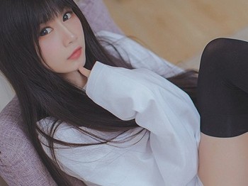 Vol.403_秀发美少女私人性感白色长T配黑色丝袜腿袜秀白皙美腿骚扰写真42P
