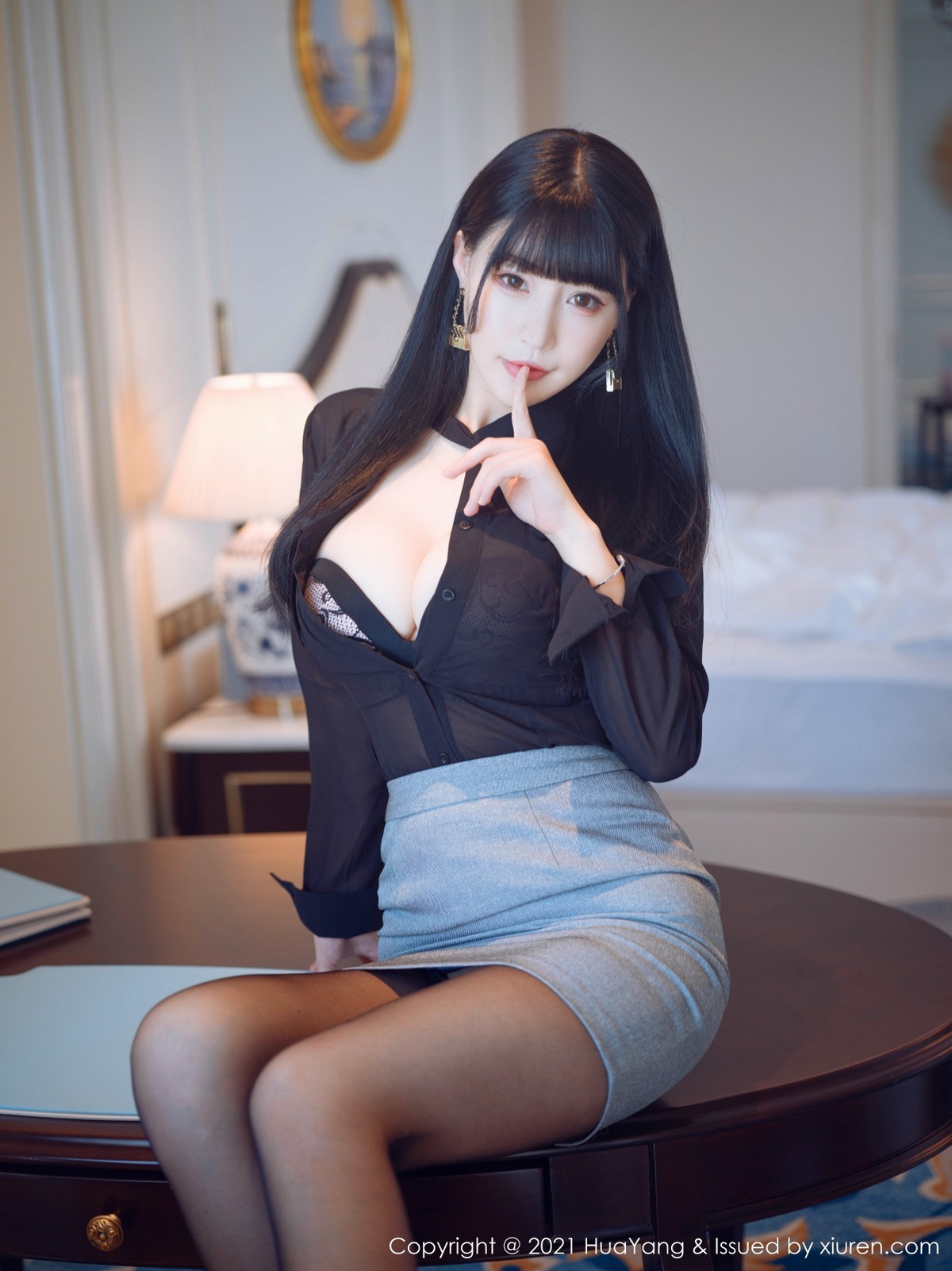 jpxgmn.cc[HuaYang花漾]Vol.401_女神朱可儿Flower厦门旅拍黑色内衣配开档黑丝裤袜诱惑写真51P