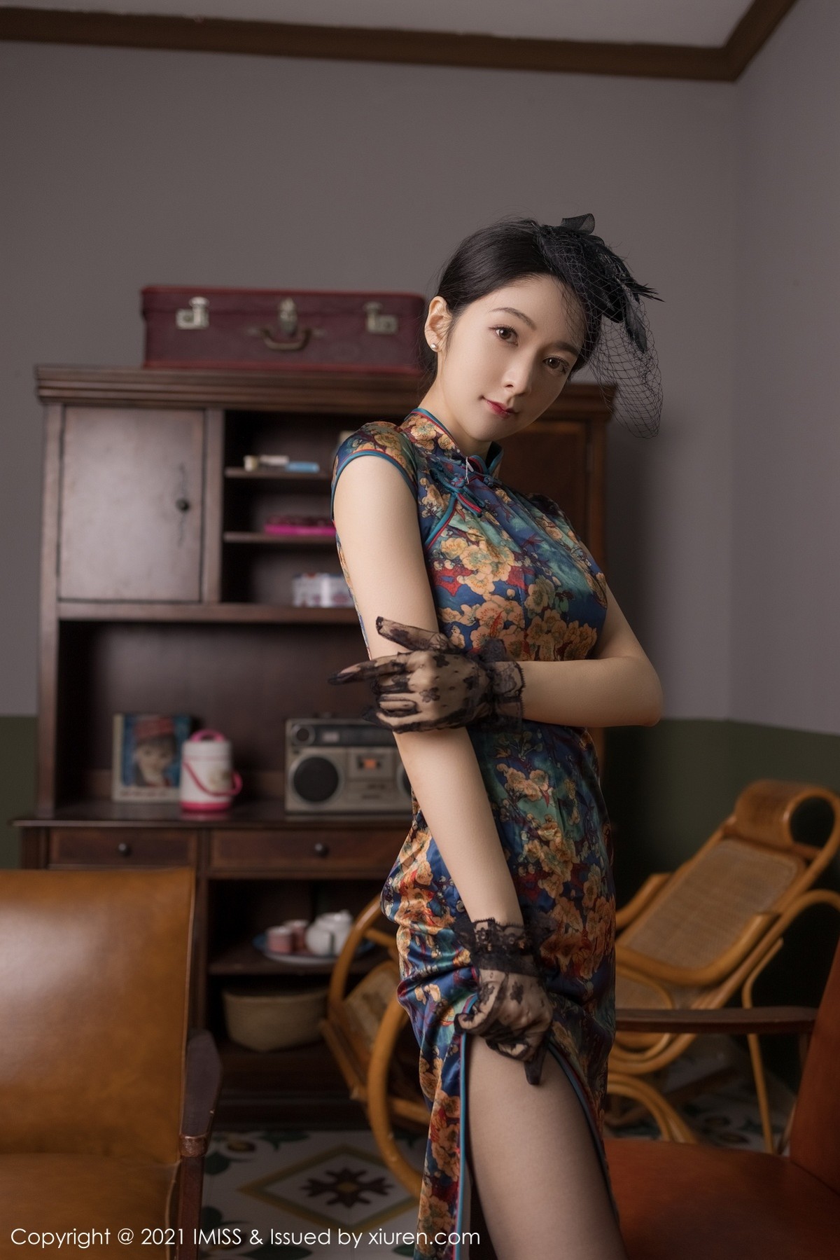 jpxgmn.cc[IMISS爱蜜社]Vol.591_女神Angela00私房脱古韵旗袍露蕾丝内衣秀完美身材诱惑写真51P
