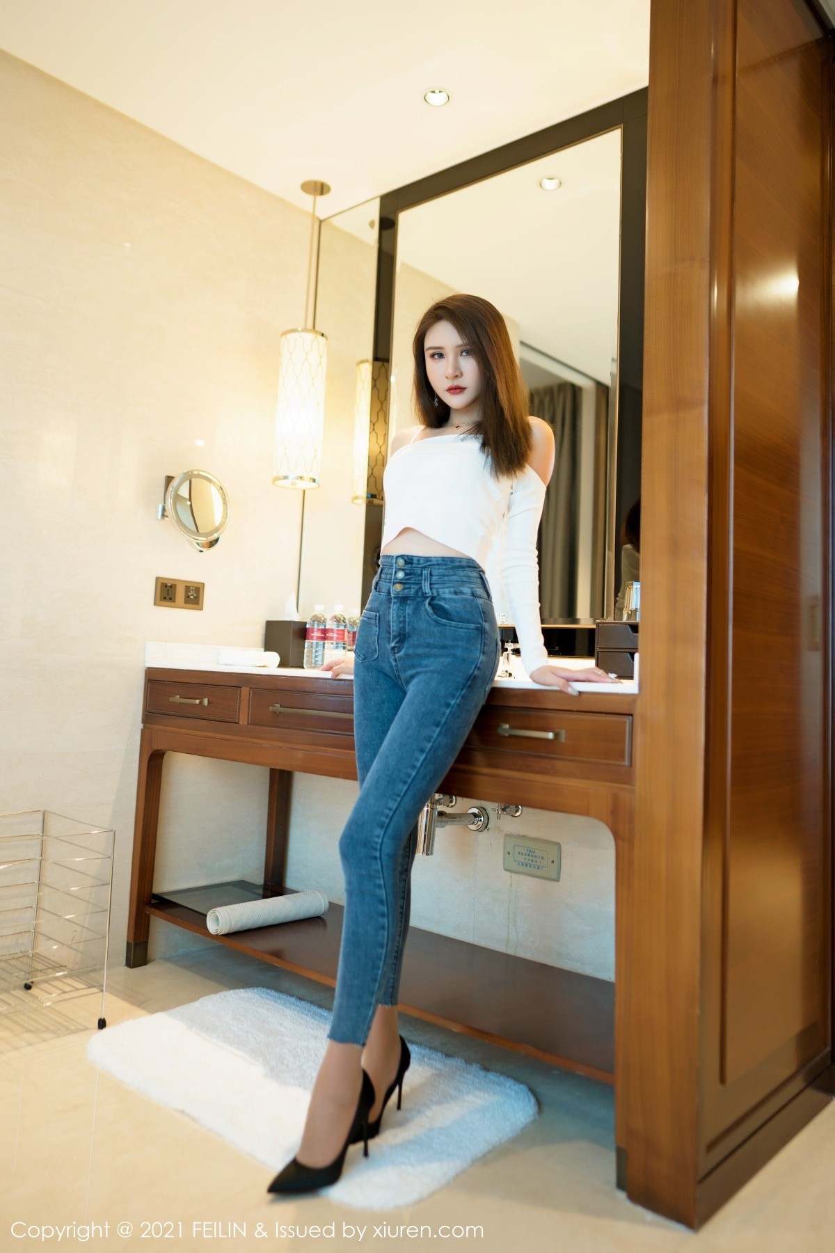 jpxgmn.cc[FeiLin嗲囡囡]VOL.295_女神Emily顾奈奈私房脱牛仔裤露性感内衣秀完美身材诱惑写真42P