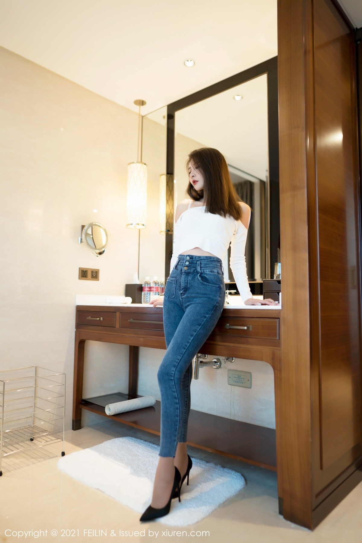jpxgmn.cc[FeiLin嗲囡囡]VOL.295_女神Emily顾奈奈私房脱牛仔裤露性感内衣秀完美身材诱惑写真42P