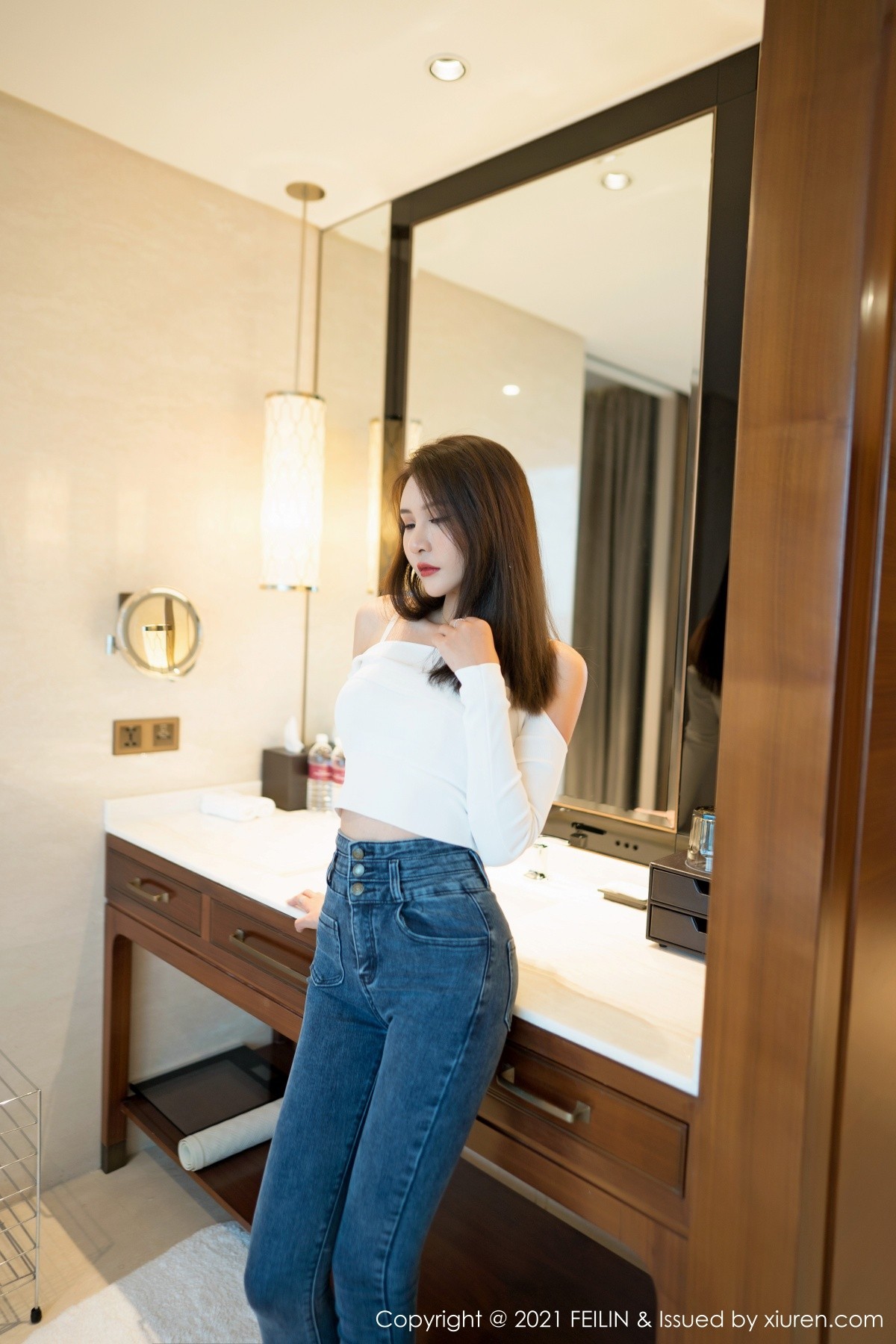 jpxgmn.cc[FeiLin嗲囡囡]VOL.295_女神Emily顾奈奈私房脱牛仔裤露性感内衣秀完美身材诱惑写真42P