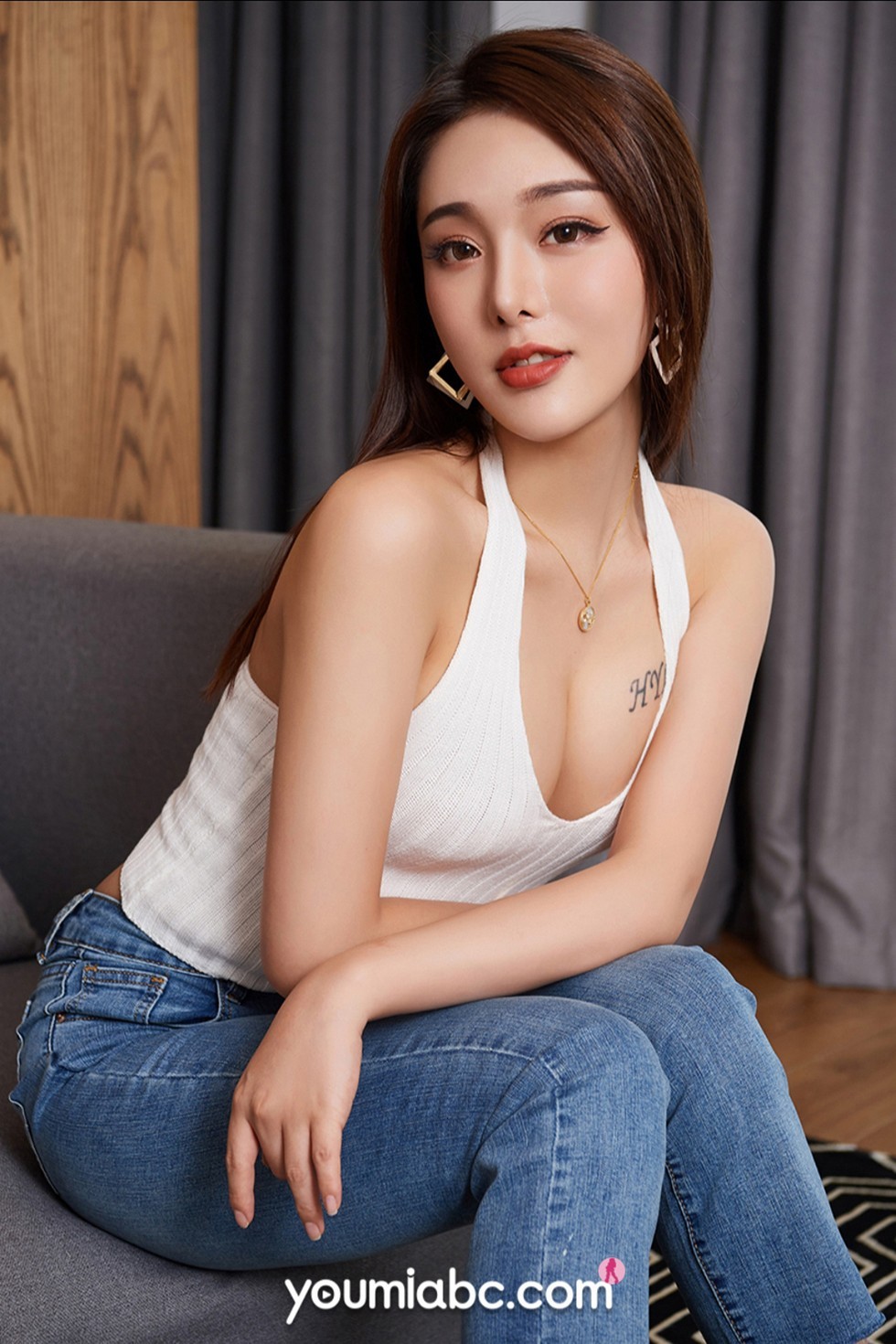 jpxgmn.cc[YouMi尤蜜]Vol.698_嫩模陈圆圆私房真空背带牛仔服露傲人豪乳遮点撩人诱惑写真40P