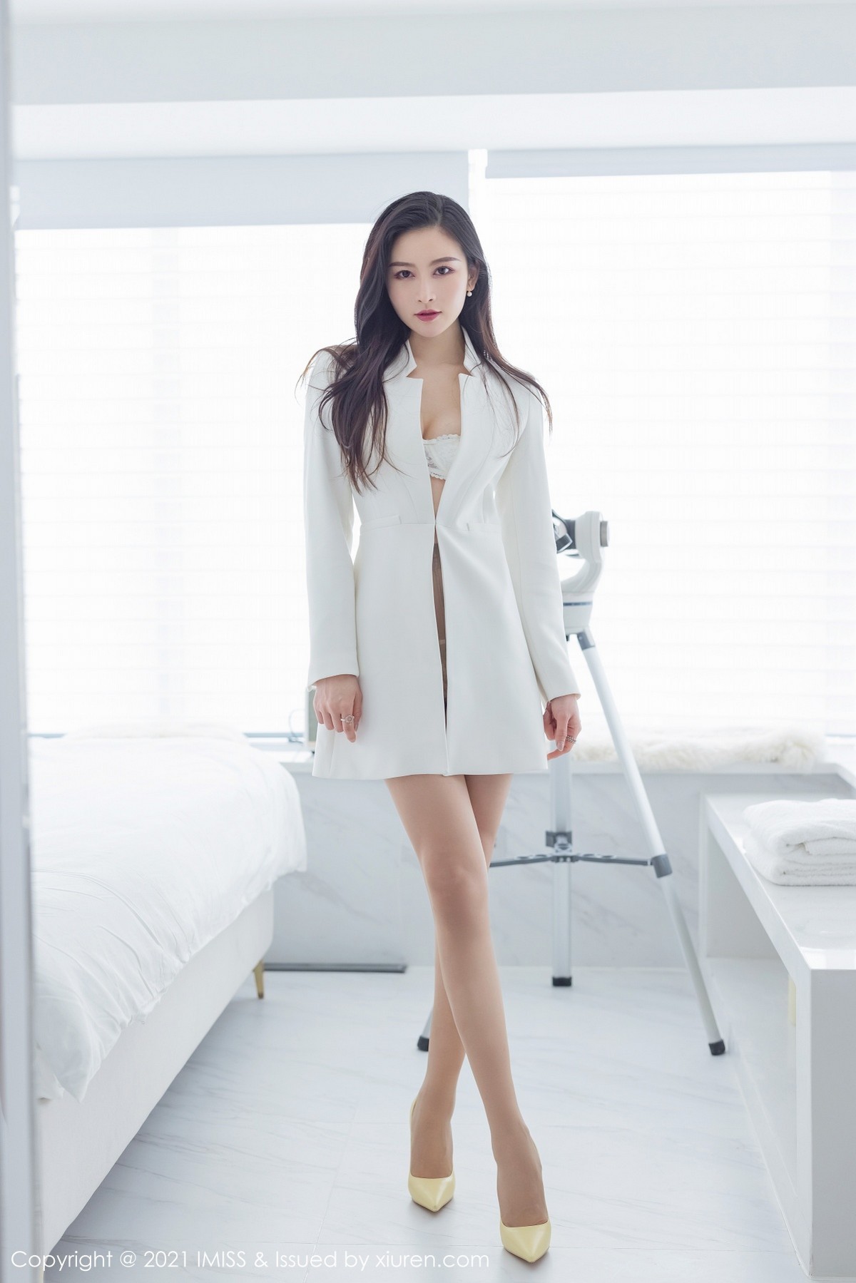 jpxgmn.cc[IMISS爱蜜社]Vol.594_气质美女Vanessa性感白衬衣半脱露蕾丝内衣完美诱惑写真40P