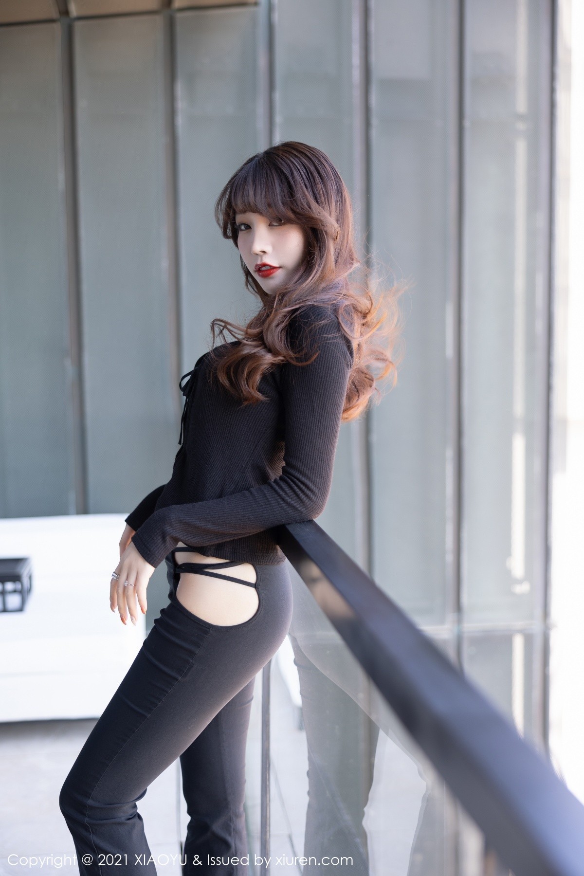 jpxgmn.cc[XiaoYu画语界]Vol.531_女神芝芝Booty青岛旅拍镂空情趣内衣配丁字裤秀翘臀诱惑写真86P