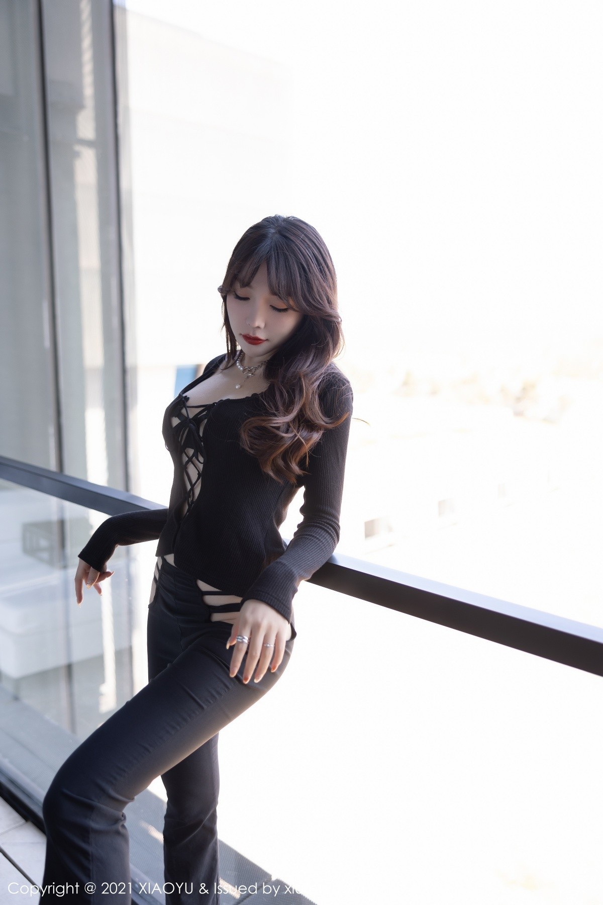 jpxgmn.cc[XiaoYu画语界]Vol.531_女神芝芝Booty青岛旅拍镂空情趣内衣配丁字裤秀翘臀诱惑写真86P