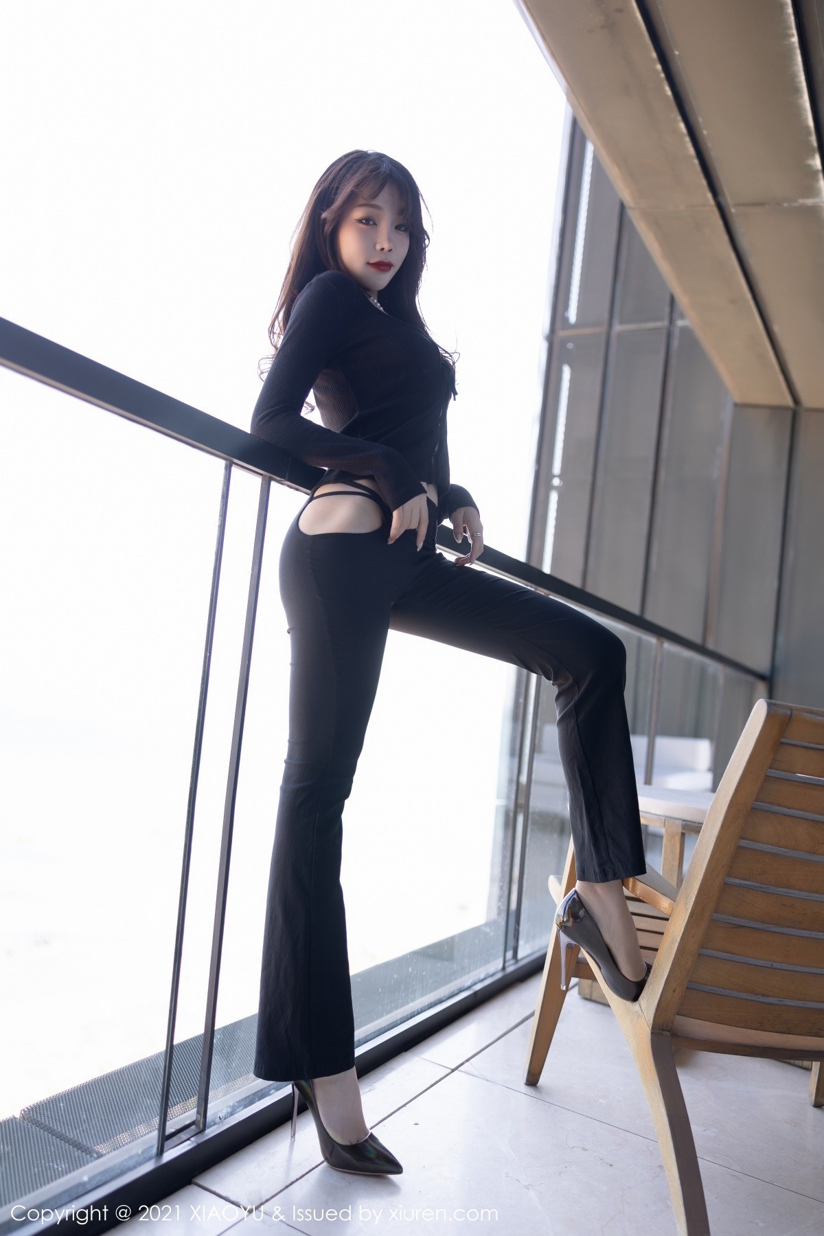 jpxgmn.cc[XiaoYu画语界]Vol.531_女神芝芝Booty青岛旅拍镂空情趣内衣配丁字裤秀翘臀诱惑写真86P
