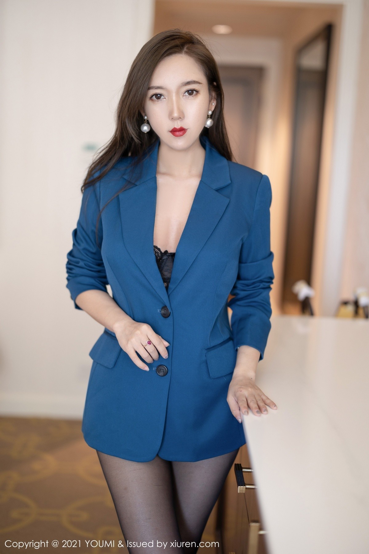 jpxgmn.cc[YouMi尤蜜荟]Vol.643_嫩模艾静香澳门旅拍私房半脱露缕空内衣秀完美身材诱惑写真51P