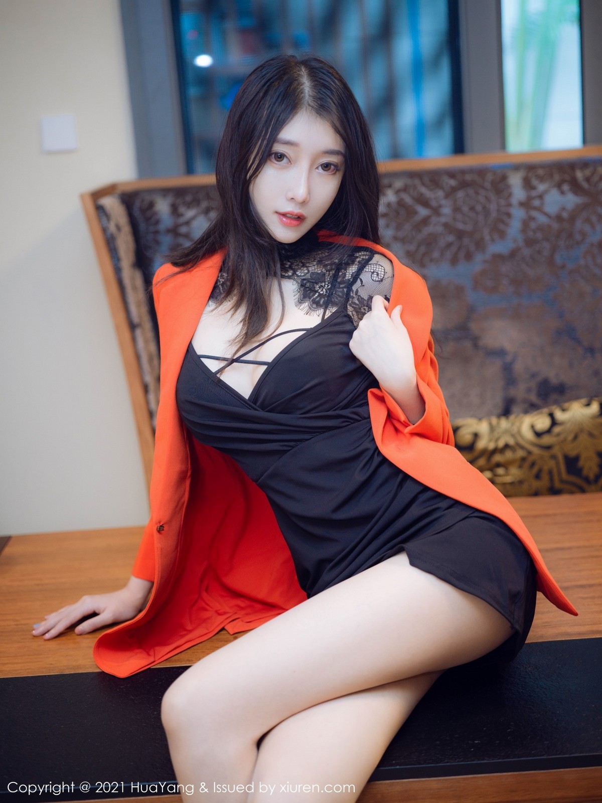 jpxgmn.cc[HuaYang花漾]Vol.406_丽质美人玥儿玥er三亚旅拍半脱露性感内衣超薄肉丝诱惑写真43P