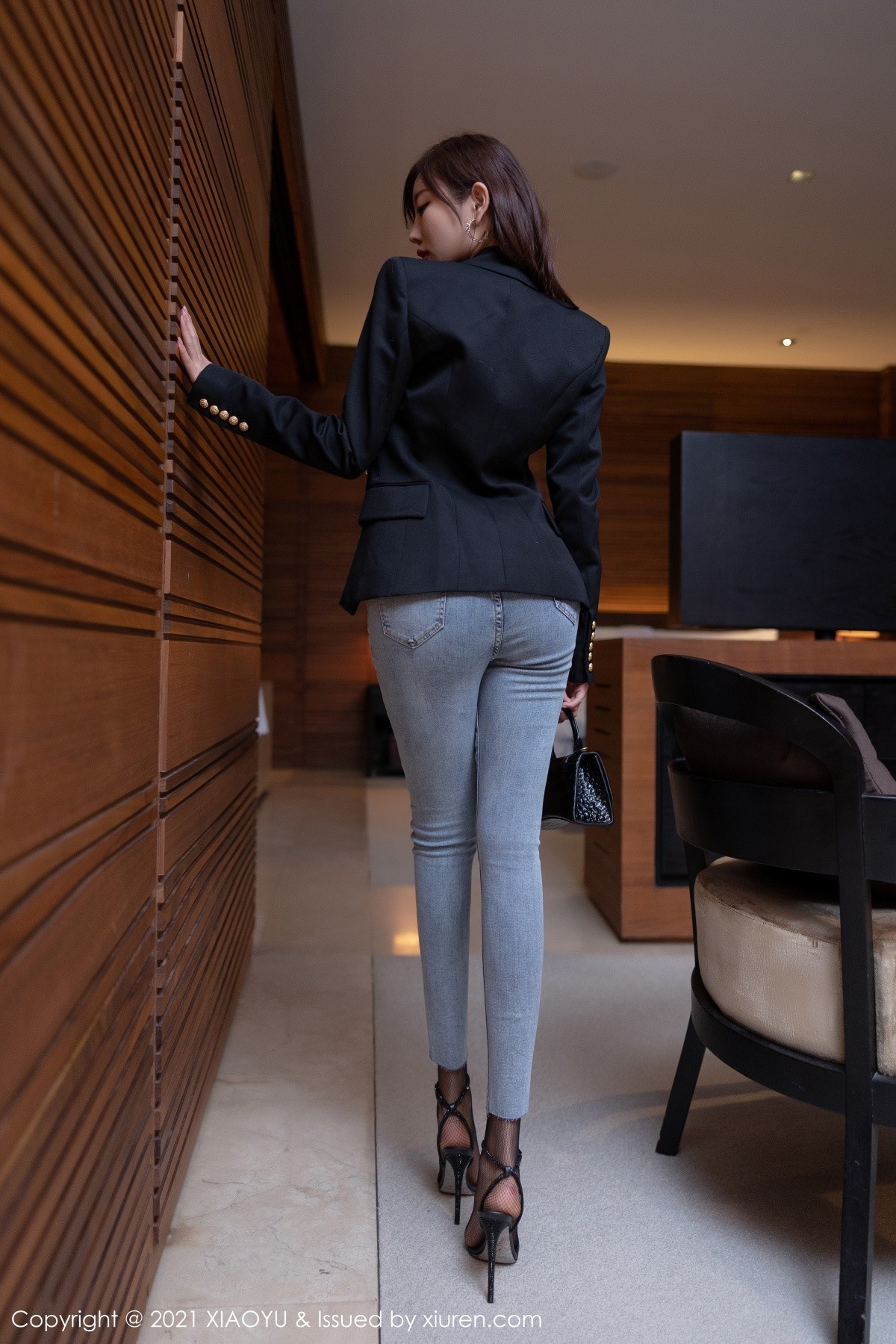 jpxgmn.cc[XiaoYu画语界]Vol.533_女神杨晨晨Yome青岛旅拍床上性感内衣配黑丝渔网完美诱惑写真78P