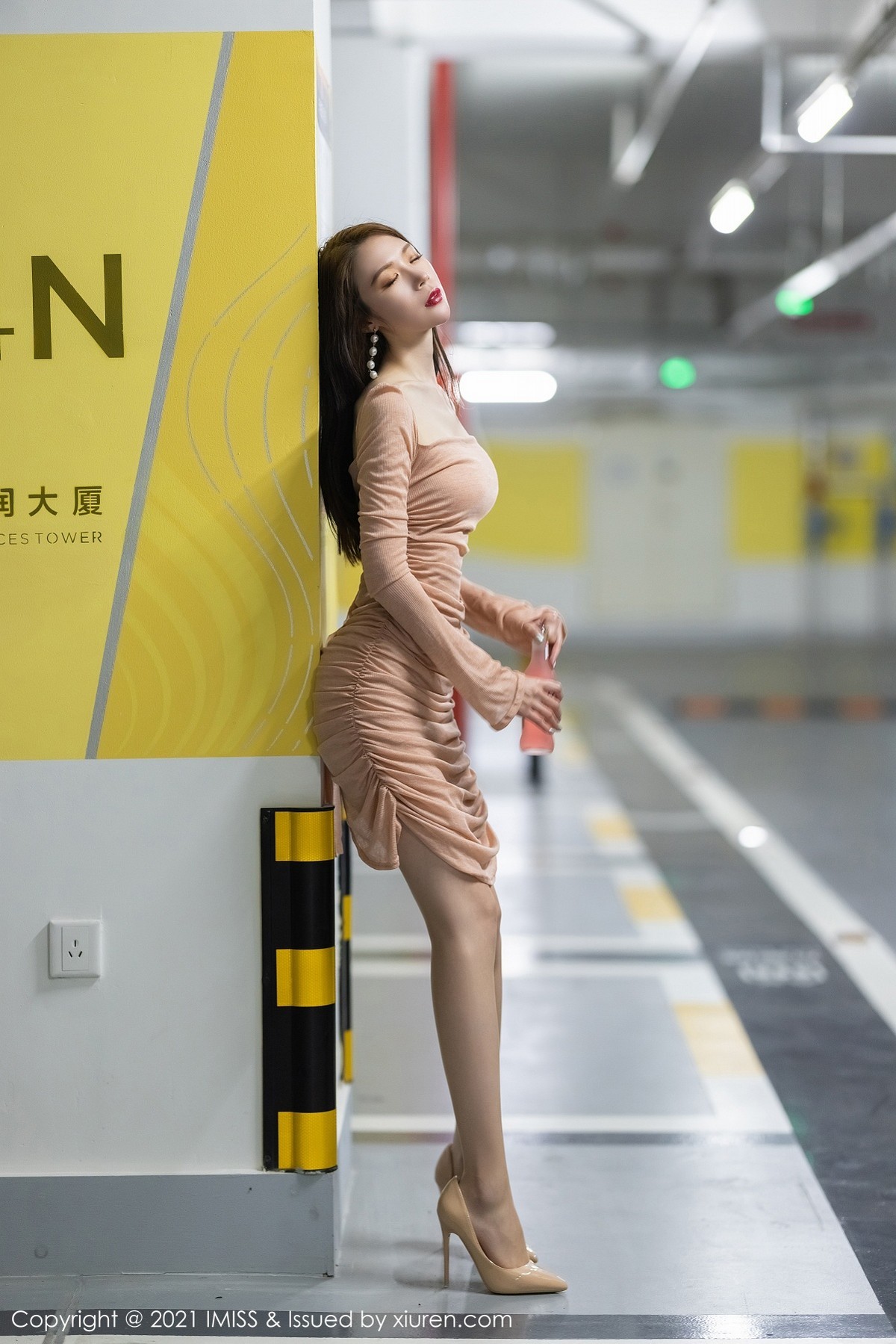 jpxgmn.cc[IMISS爱蜜社]Vol.596_嫩模梦心月私房半脱肉丝裤袜露蕾丝内裤秀翘臀诱惑写真86P