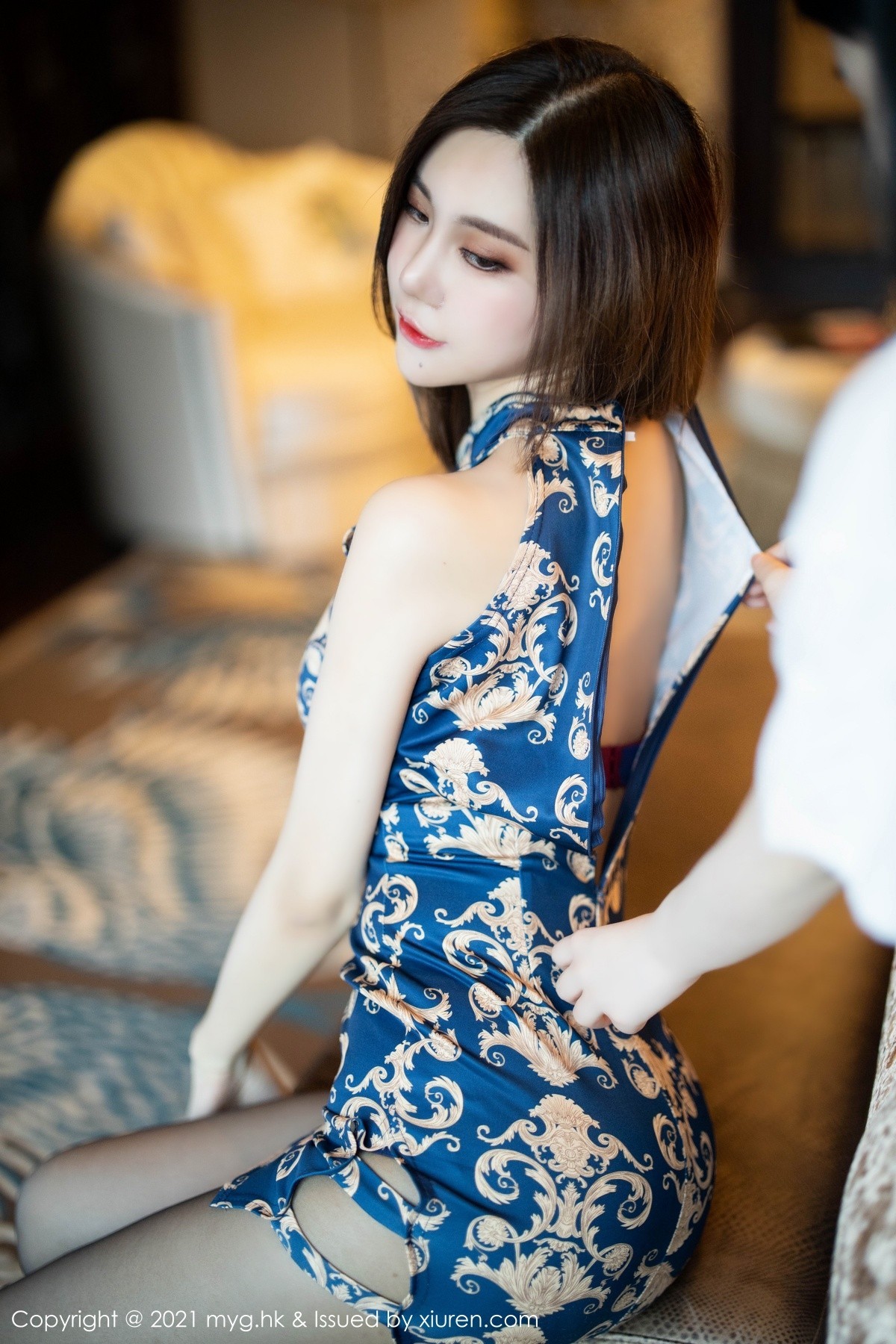 jpxgmn.cc[MyGirl美媛馆]Vol.528_女神绮里嘉Carina私房古韵旗袍配黑丝裤袜秀翘臀诱惑写真39P