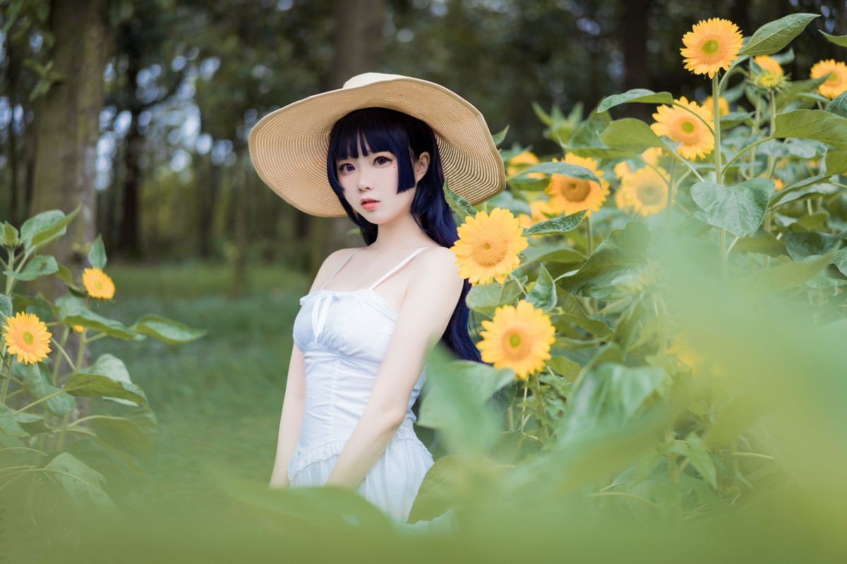 jpxgmn.cc[喵糖映画]Vol.414_草帽美少女户外花园性感白色吊带连身裙秀美腿迷人写真37P
