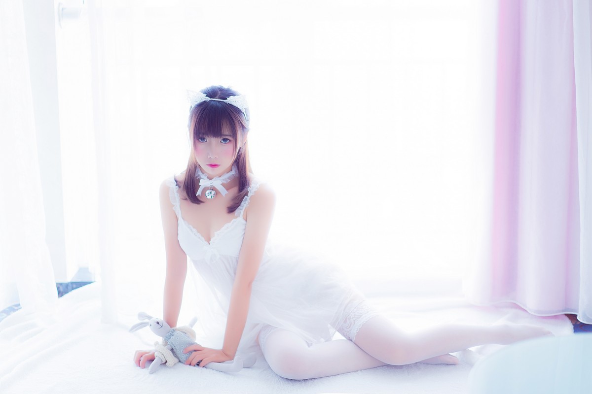 jpxgmn.cc[喵糖映画]Vol.415_白裙少女私房性感吊裙配白色蕾丝袜秀完美身材靓丽迷人写真30P