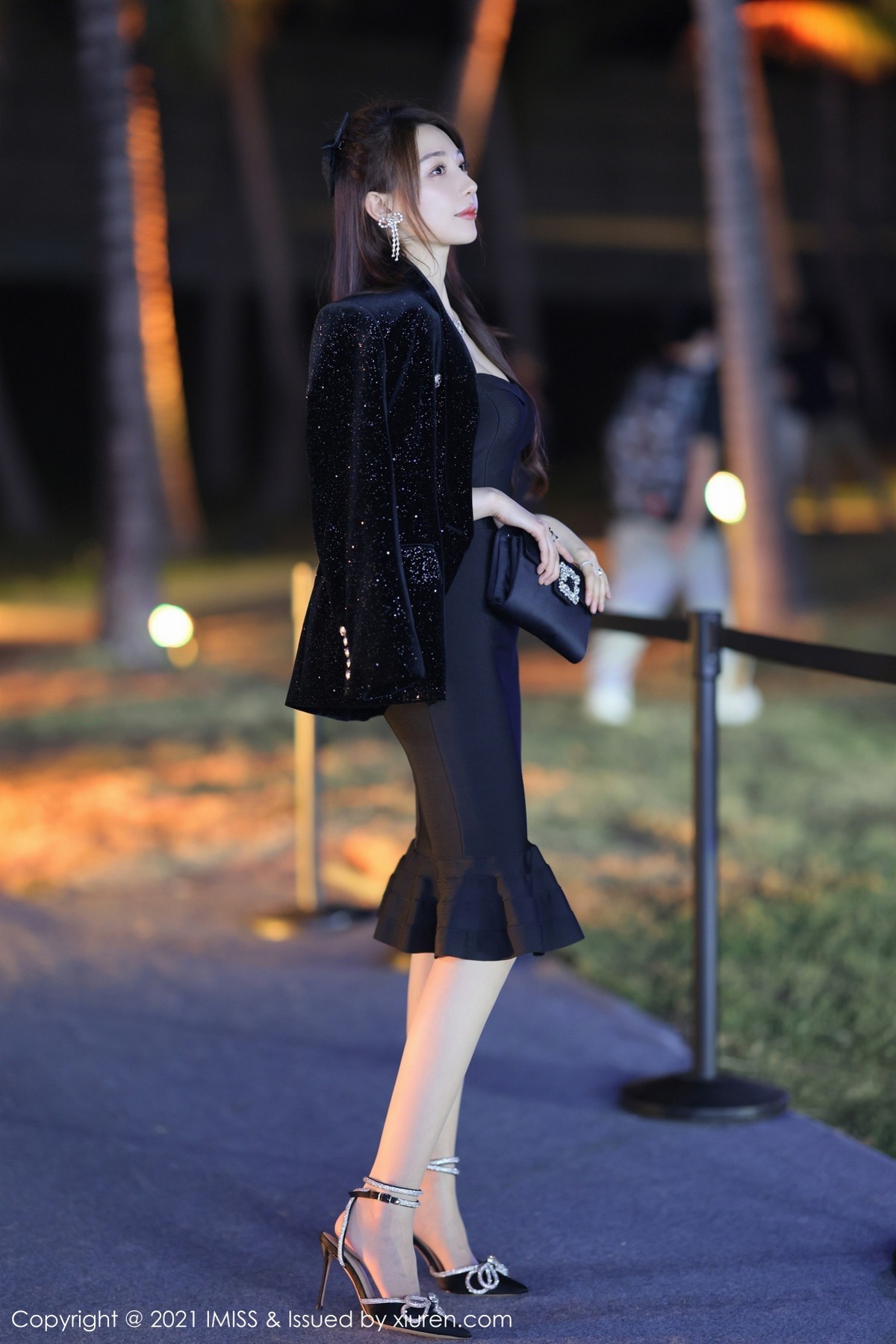 jpxgmn.cc[IMISS爱蜜社]Vol.597_女神Lynn刘奕宁街拍系列+私房床上性感睡衣迷人诱惑写真33P