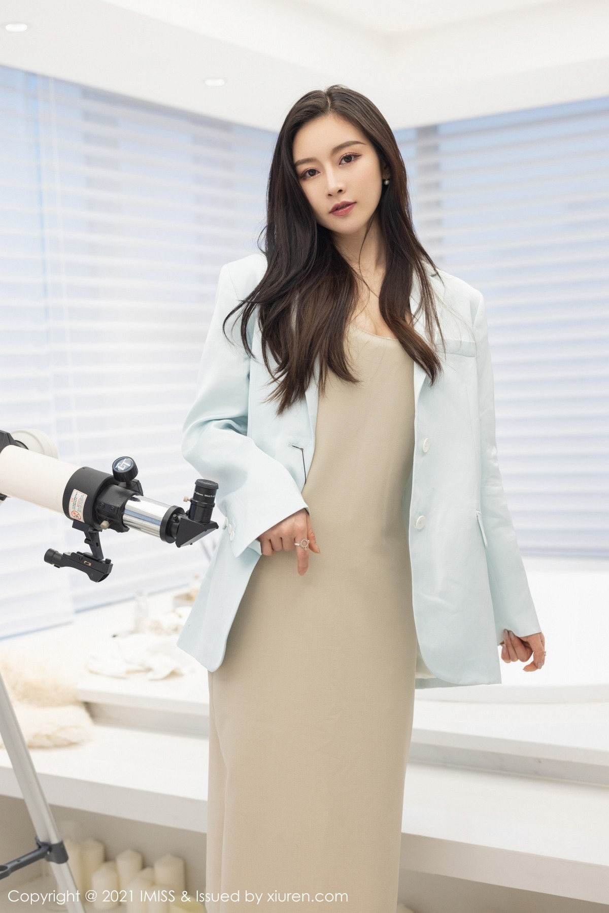 jpxgmn.cc[IMISS爱蜜社]Vol.601_气质美女Vanessa私房碎花蕾丝内衣配蕾丝吊袜极致魅惑写真53P