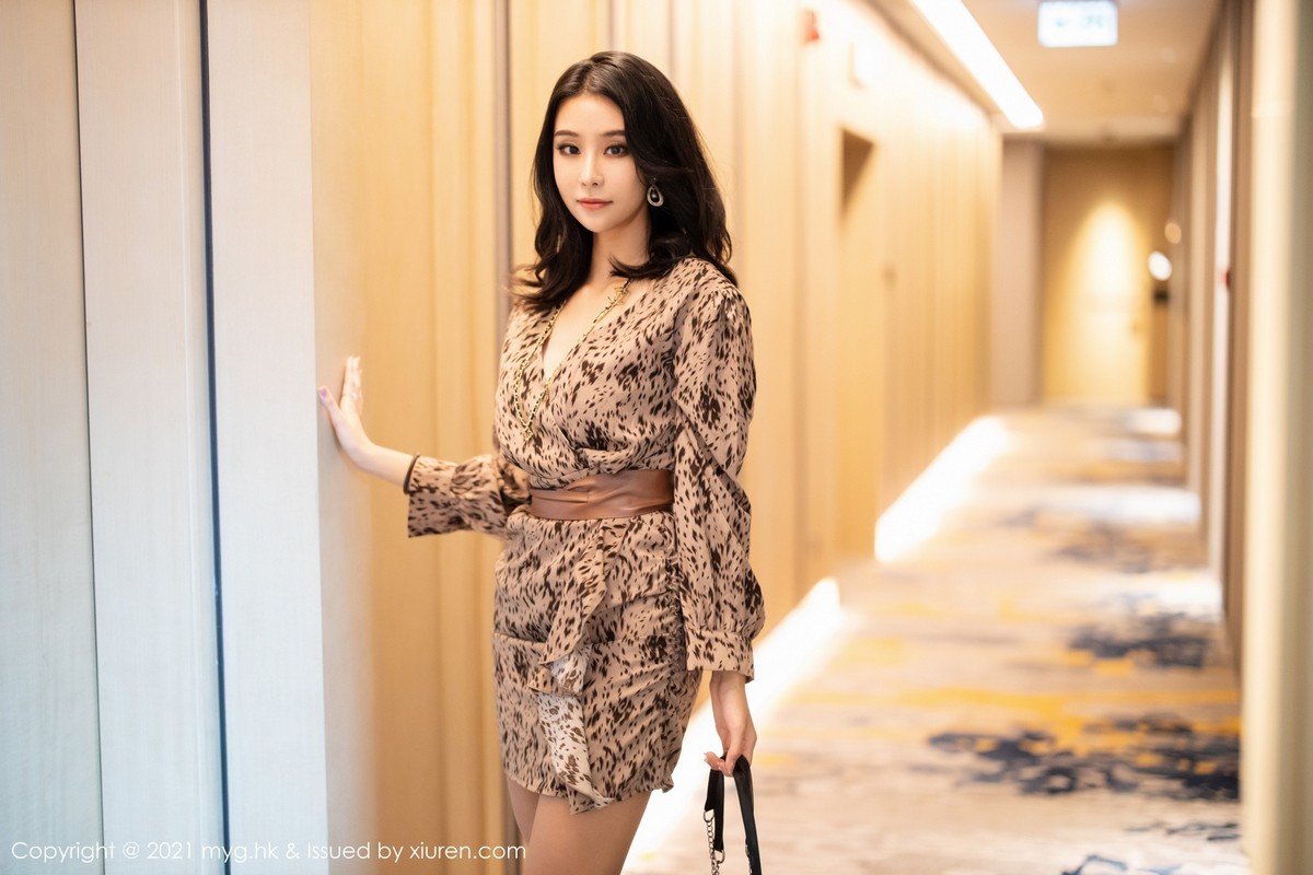 jpxgmn.cc[MyGirl美媛馆]Vol.532_嫩模蓝夏Akasha江浙沪旅拍半撩露开档肉丝极致诱惑写真50P