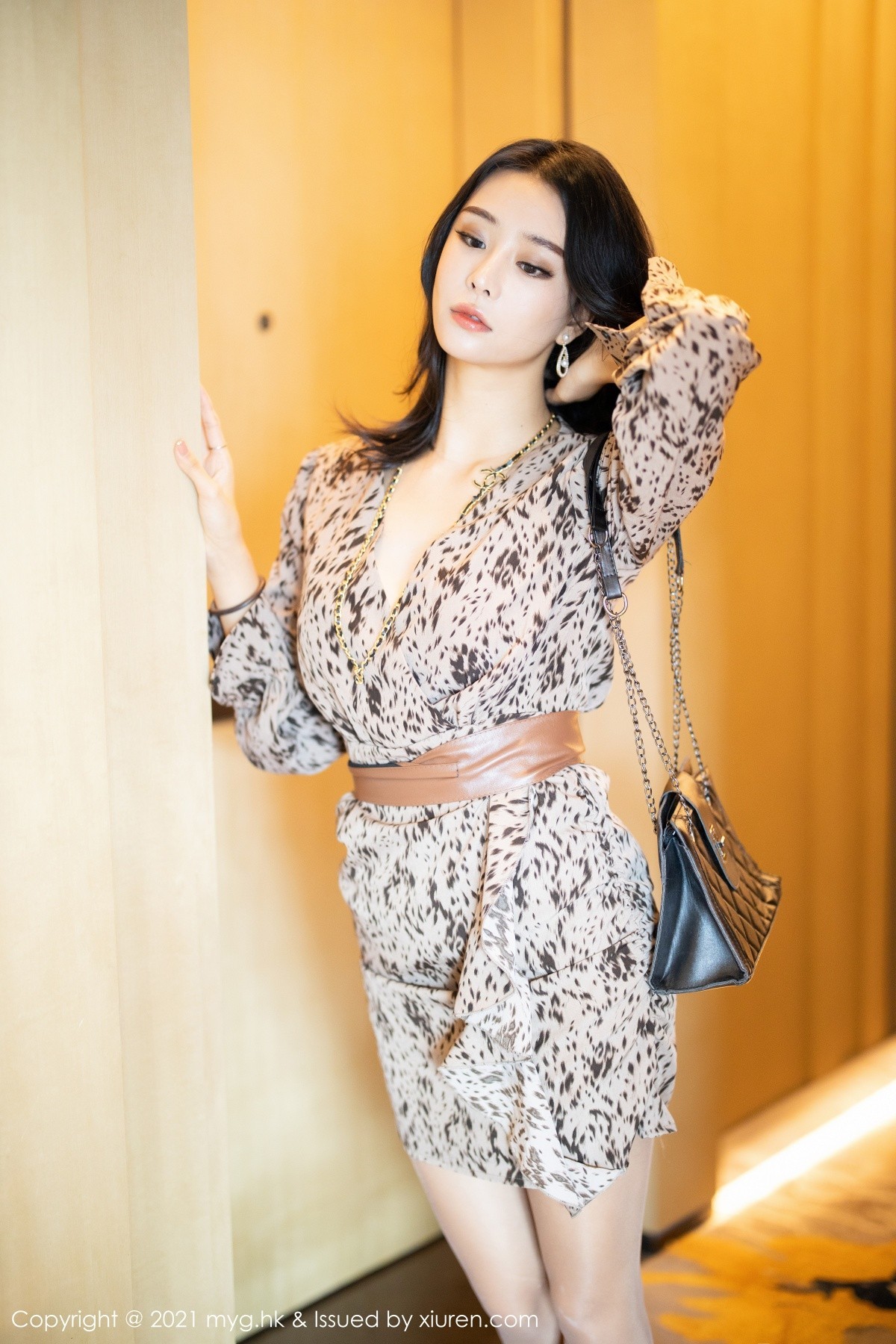 jpxgmn.cc[MyGirl美媛馆]Vol.532_嫩模蓝夏Akasha江浙沪旅拍半撩露开档肉丝极致诱惑写真50P