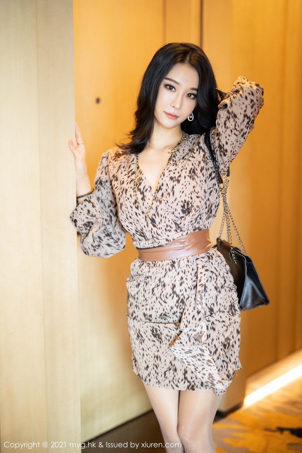 jpxgmn.cc[MyGirl美媛馆]Vol.532_嫩模蓝夏Akasha江浙沪旅拍半撩露开档肉丝极致诱惑写真50P