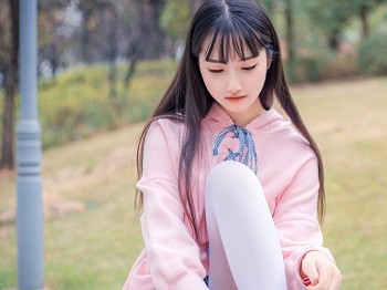 Vol.420_粉色外套青春美女户外性感牛仔短裤配白丝裤袜秀美腿骚扰写真37P