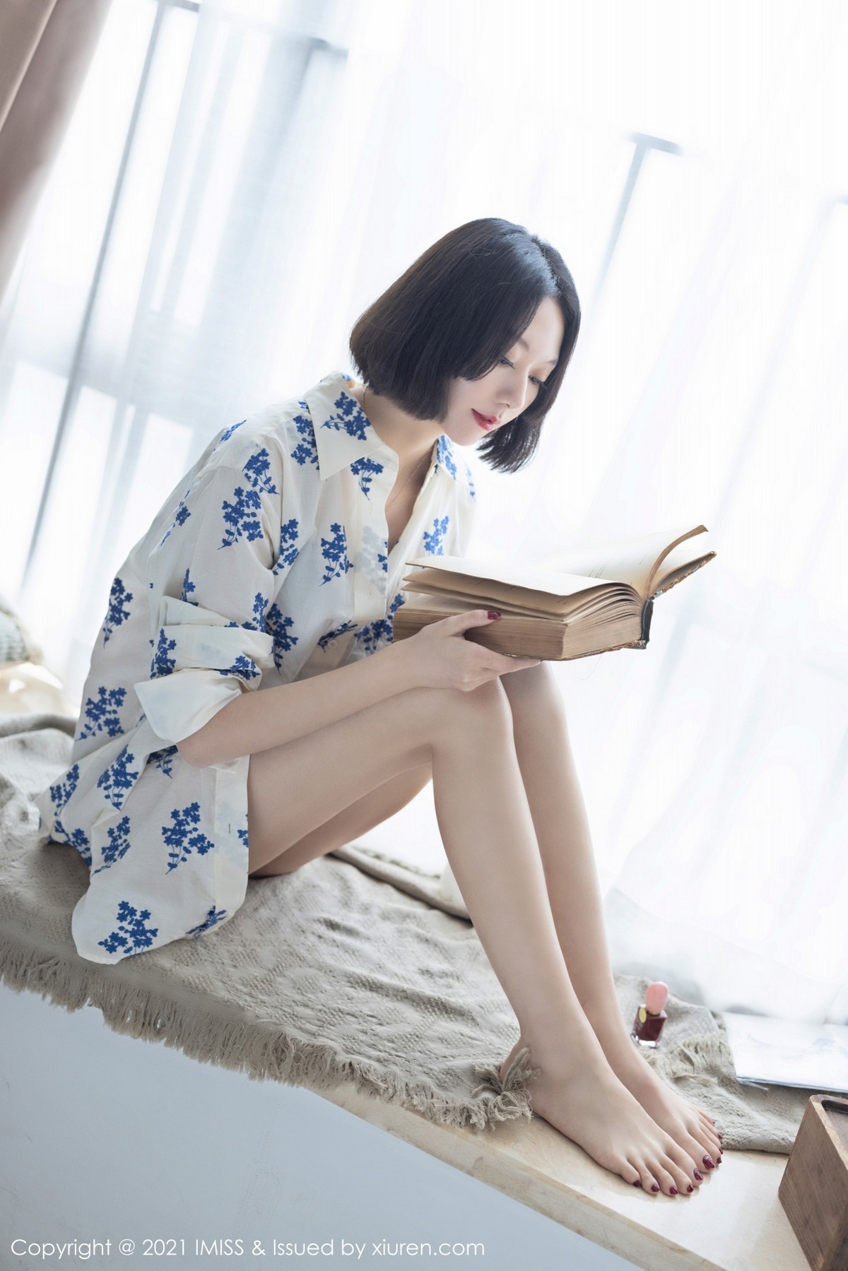 jpxgmn.cc[IMISS爱蜜社]Vol.602_气质美女艺轩私房床上性感黑色内衣配肉丝裤袜撩人诱惑写真87P