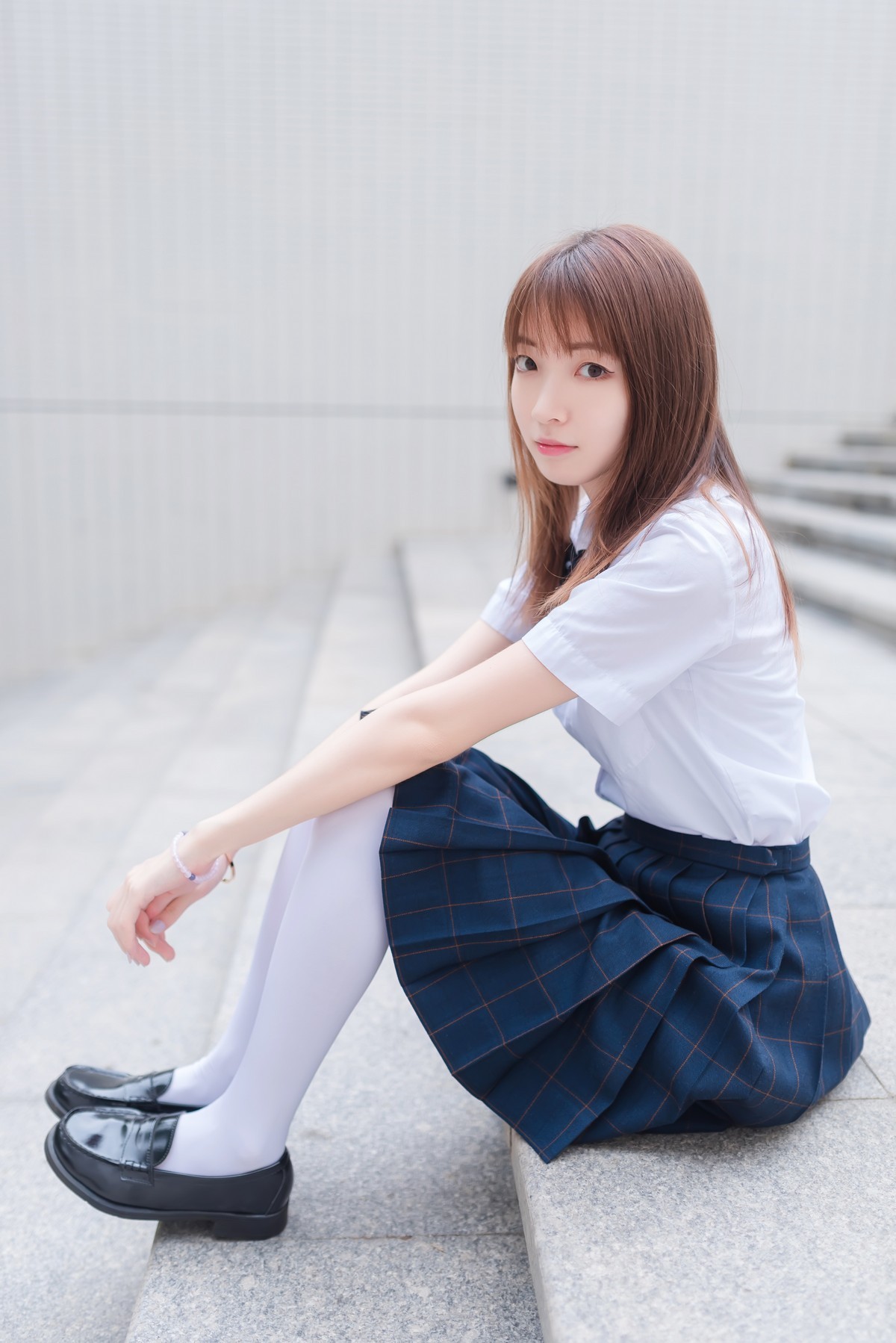 jpxgmn.cc[喵糖映画]Vol.427_清纯学妹校园性感JK制服撩裙露白丝袜秀美腿靓丽迷人写真50P