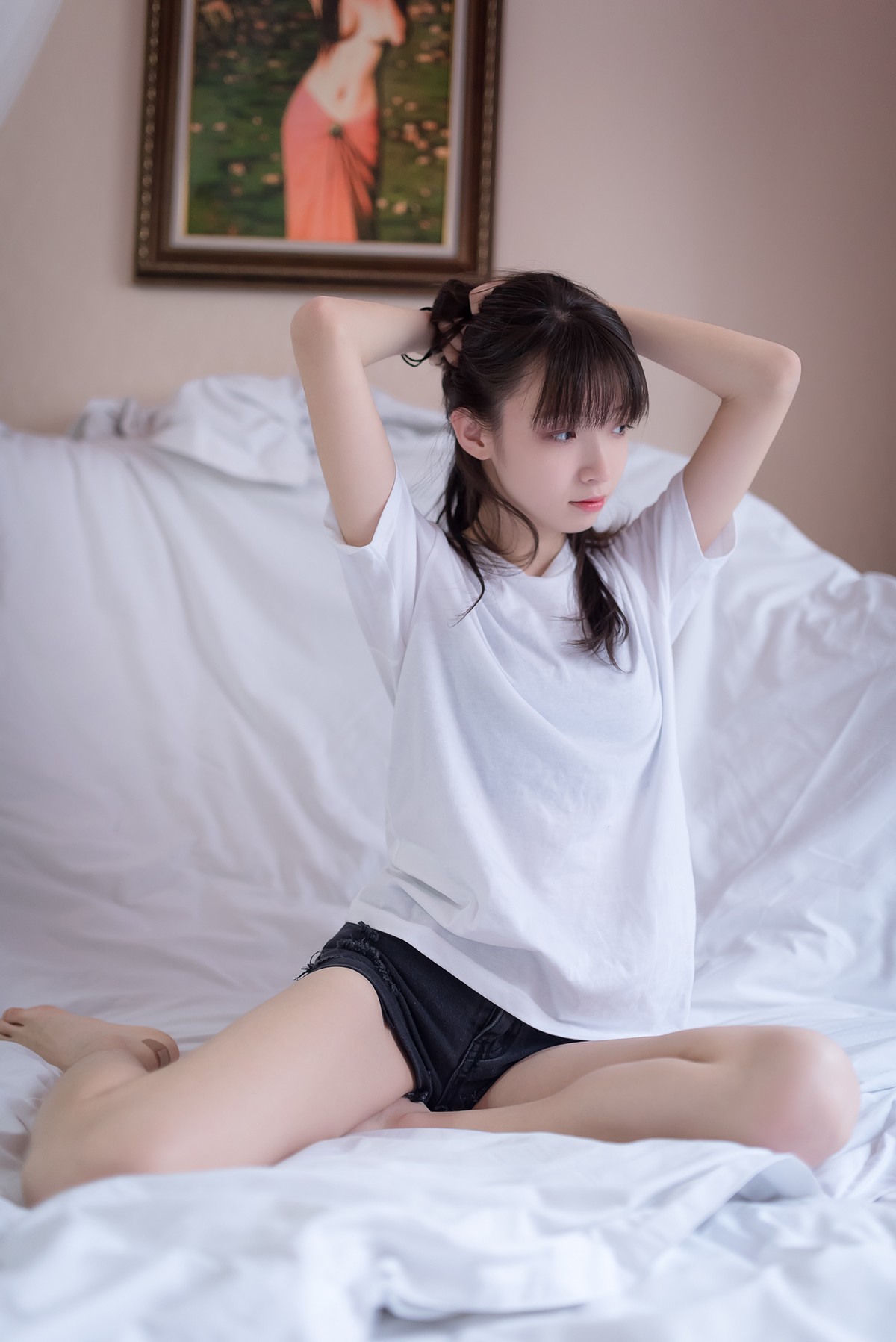 jpxgmn.cc[喵糖映画]Vol.428_白色短T美少女居家私房性感黑色牛仔热裤秀美腿诱惑写真50P