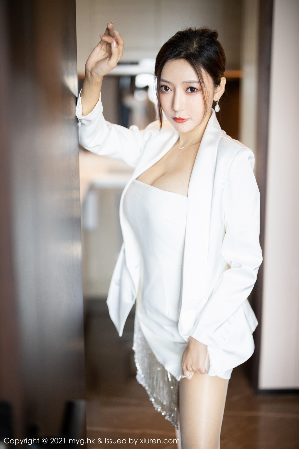 jpxgmn.cc[MyGirl美媛馆]Vol.541_女神王馨瑶yanni江浙沪旅拍抹胸服饰秀丰盈雪峰迷人诱惑写真57P