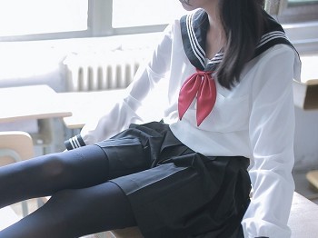 Vol.429_JK工作服学妹教室里性感黑色短裙配黑色丝袜袜秀美腿骚扰写真20P
