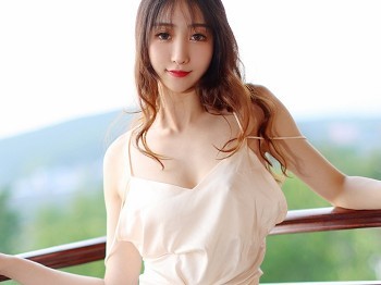Vol.506_嫩模水水er丽江自拍私人半脱宽松牛仔裤露蜜桃臀撩人骚扰写真41P