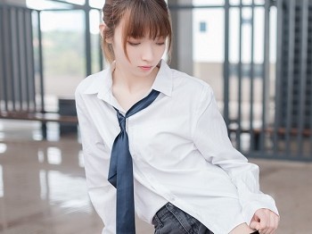 Vol.431_性感热裤loli户外经典白衬衣配黑色丝袜袜秀美腿迷人骚扰写真49P