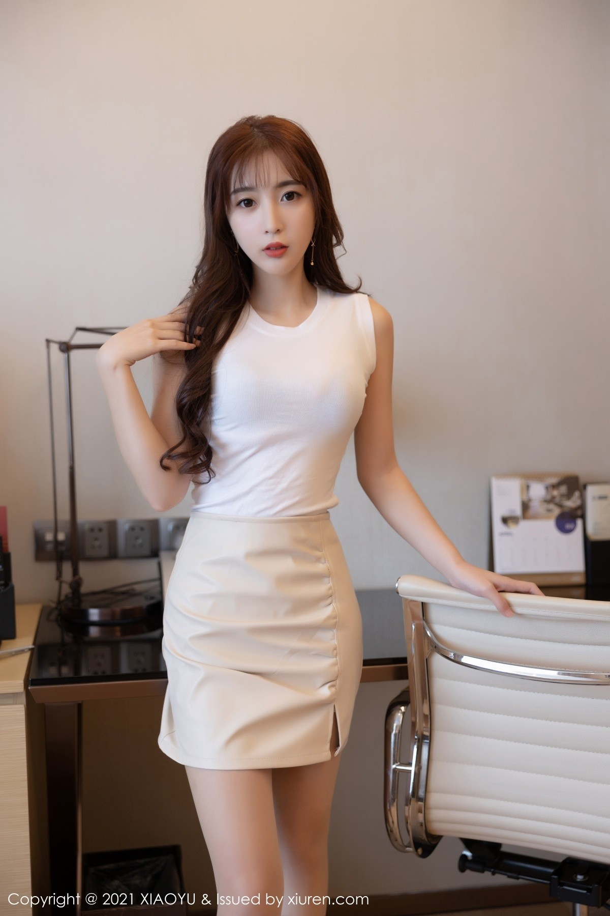 jpxgmn.cc[XiaoYu画语界]Vol.554_嫩模林星阑都市OL短裙露超薄无内肉丝裤袜秀翘臀诱惑写真47P