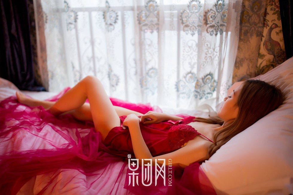 Jpxgyw.com[GIRLT果团网]熊川纪信No.023_果团美人计红色蕾丝内衣美女居家床上撩人诱惑写真42P