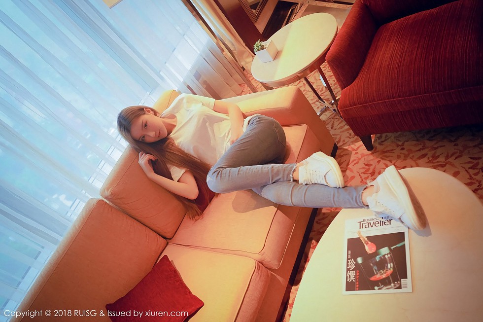 Jpxgyw.com[RUISG瑞丝馆]VOL.048_嫩模M梦baby居家沙发上半脱牛仔裤秀蜜桃美臀香艳诱惑写真40P