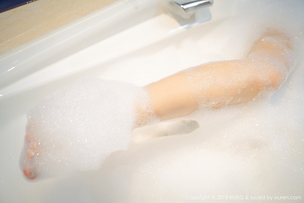 Jpxgyw.com[RUISG瑞丝馆]VOL.052_嫩模M梦baby浴缸里大尺度全裸泡泡浴秀完美身材火辣诱惑写真39P