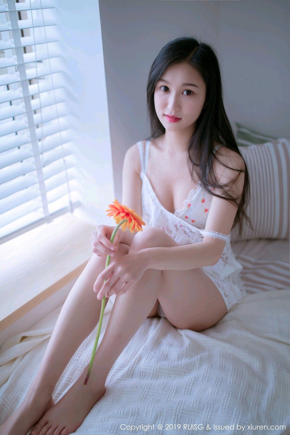 Jpxgyw.com[RUISG瑞丝馆]VOL.068_嫩模深紫Julie私房清甜可人草帽女孩系列靓丽迷人写真49P