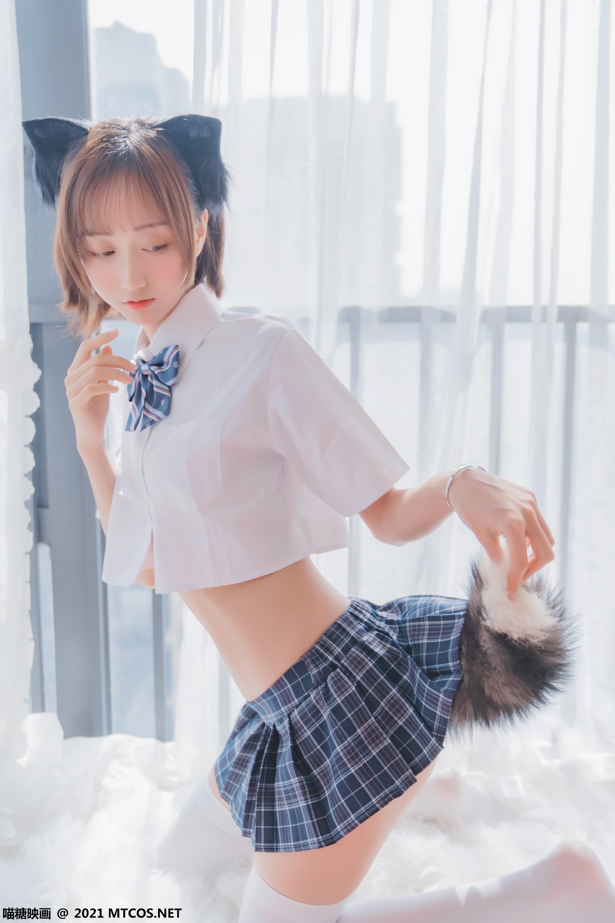 Jpxgyw.com_[喵糖映画]Vol.436_短发美少女私房性感猫女郎装扮白衬衣配超短裙迷人诱惑写真33P