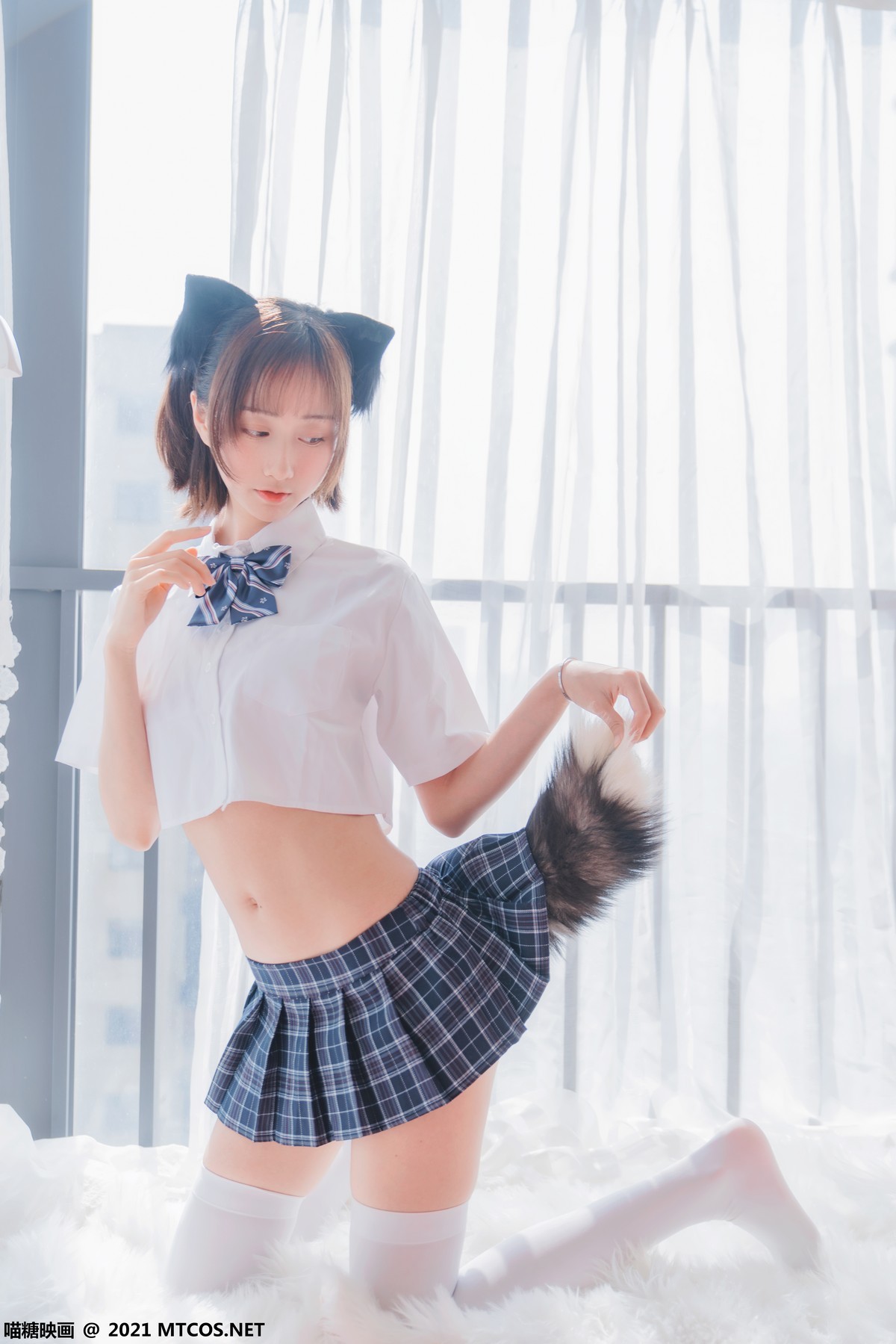 Jpxgyw.com_[喵糖映画]Vol.436_短发美少女私房性感猫女郎装扮白衬衣配超短裙迷人诱惑写真33P